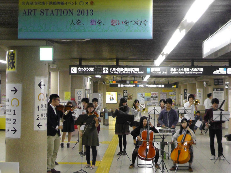 管弦楽団による演奏