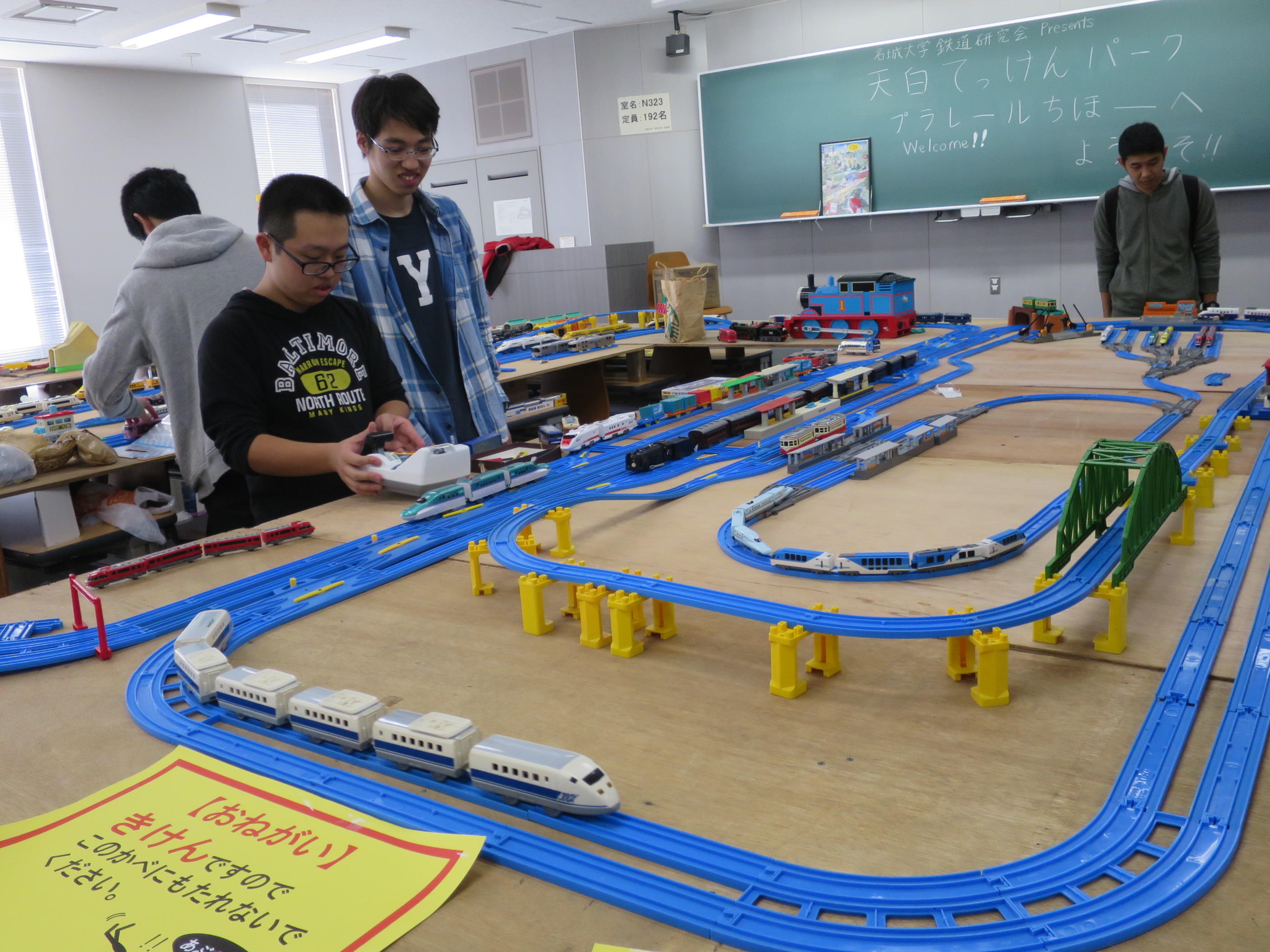 鉄道研究会のプラレール展示