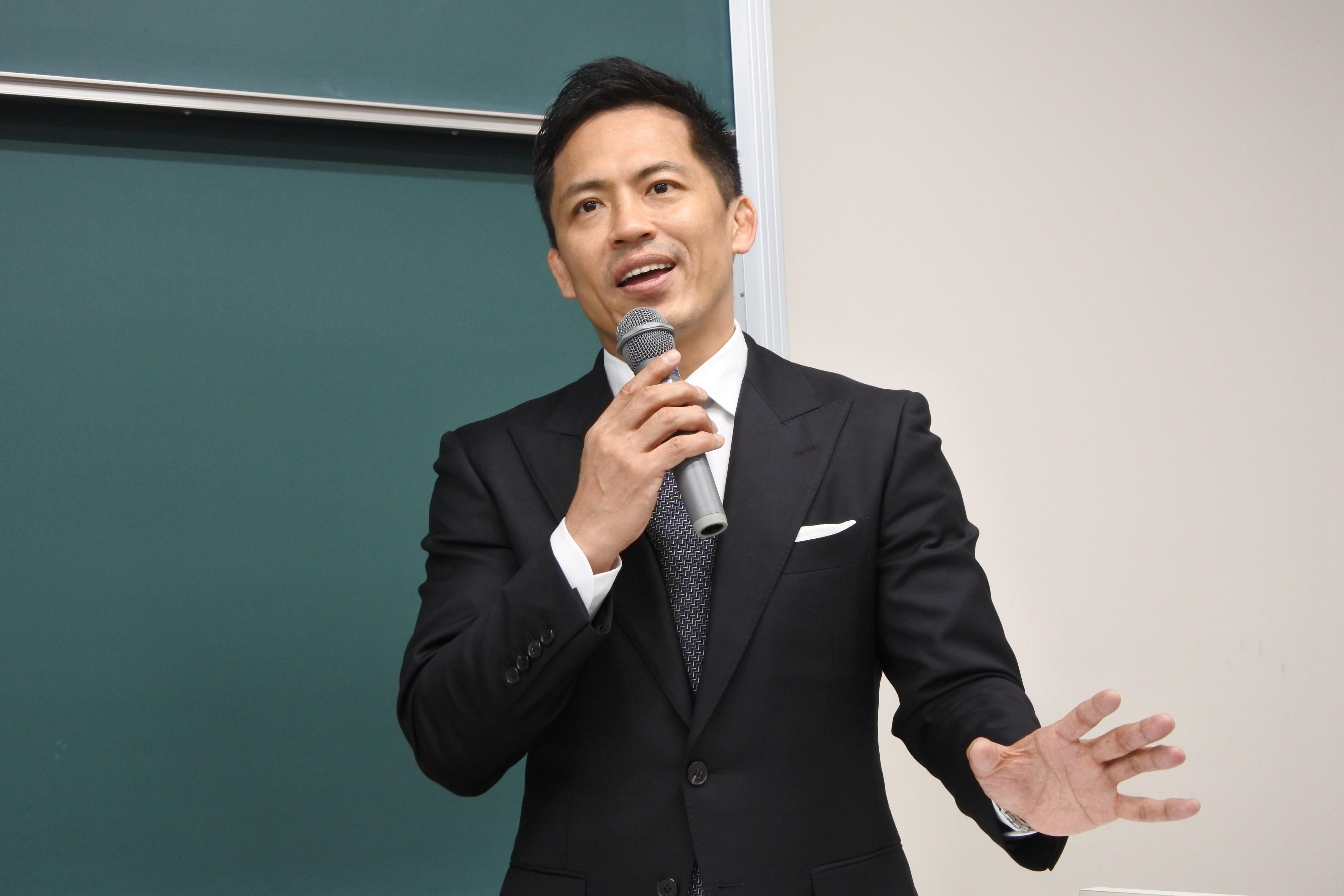 報告する野村忠宏さん