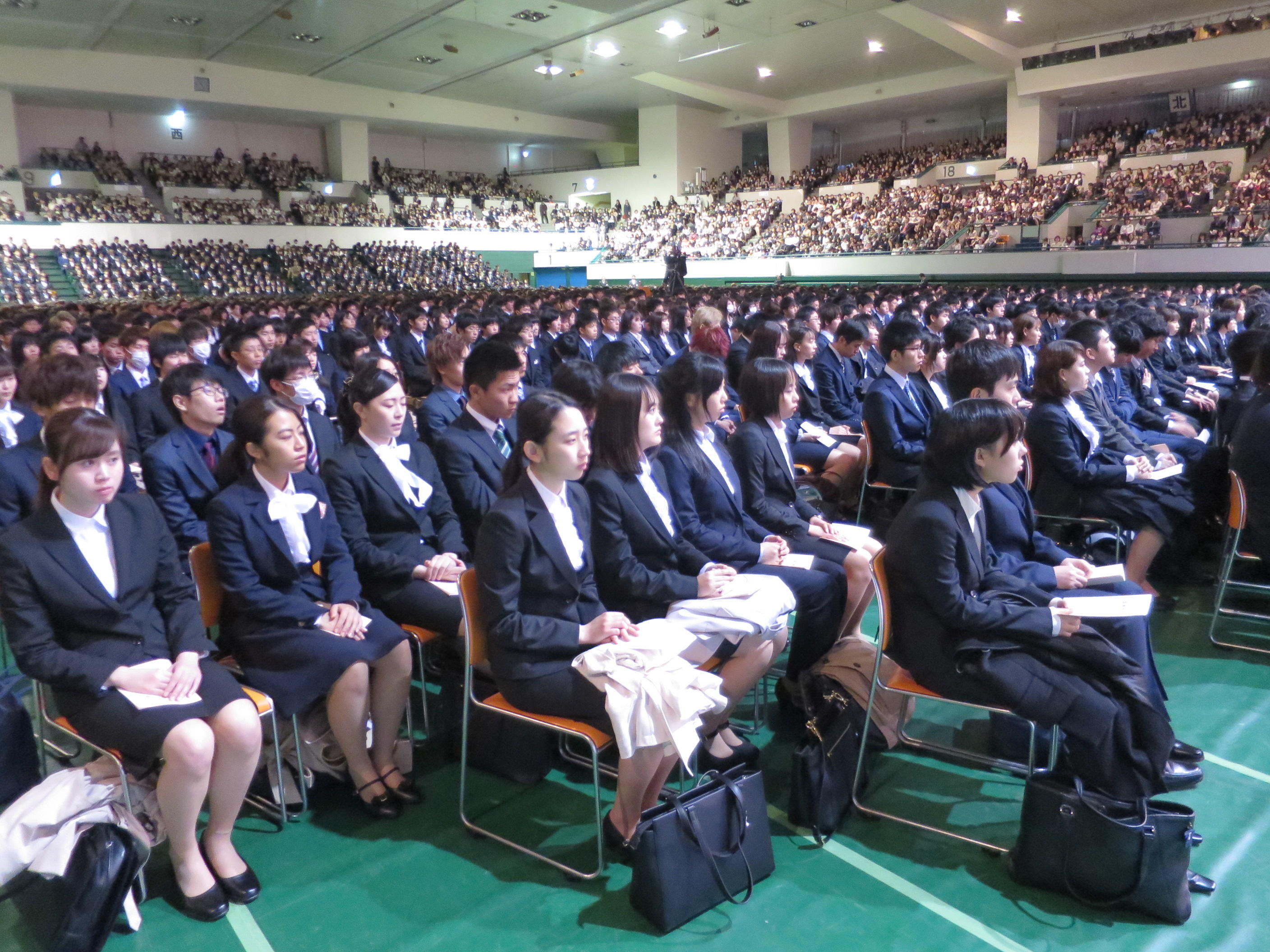 入学式に臨んだ新入生たち