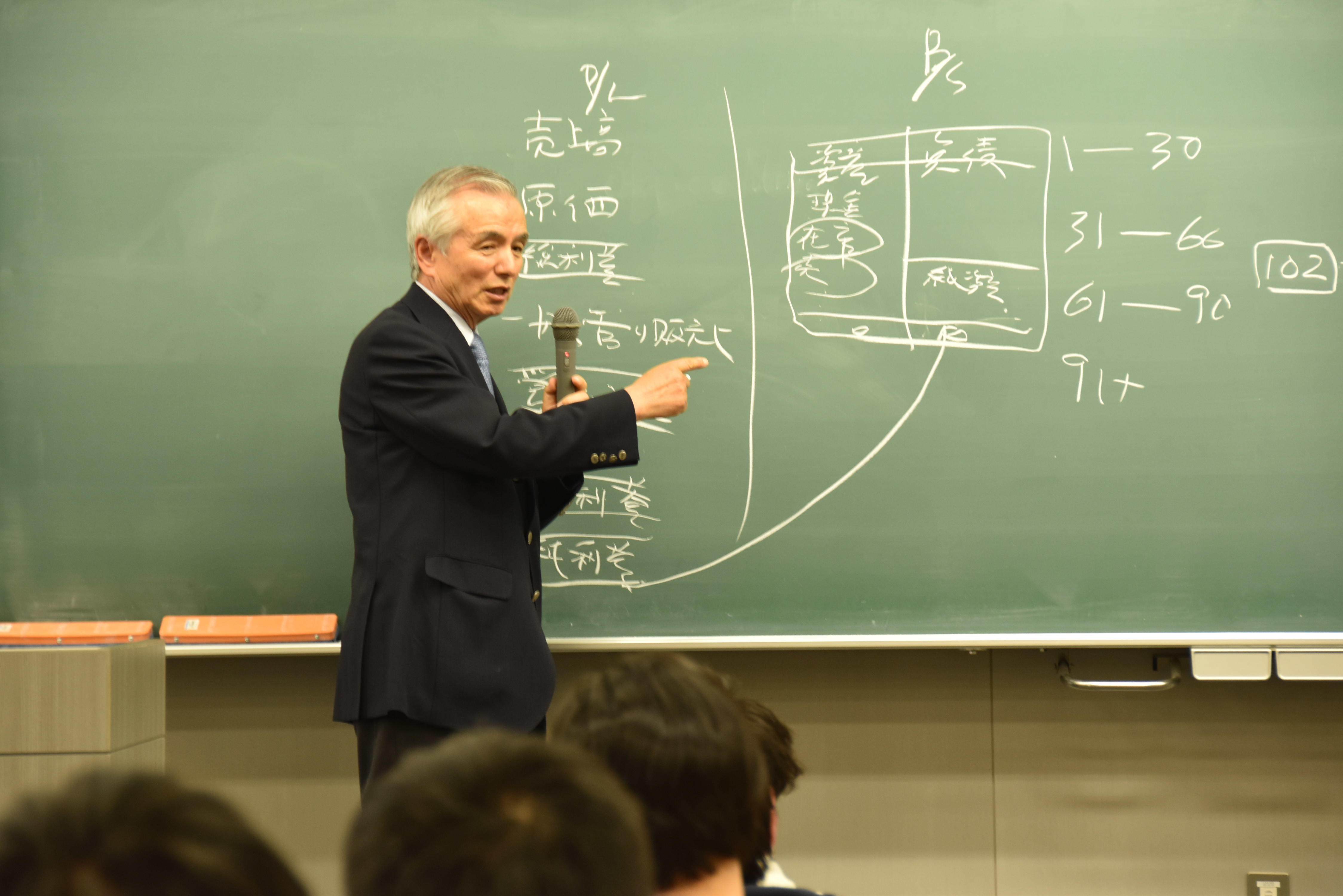 学生時代に財務諸表を学ぶ意義を説く千賀氏