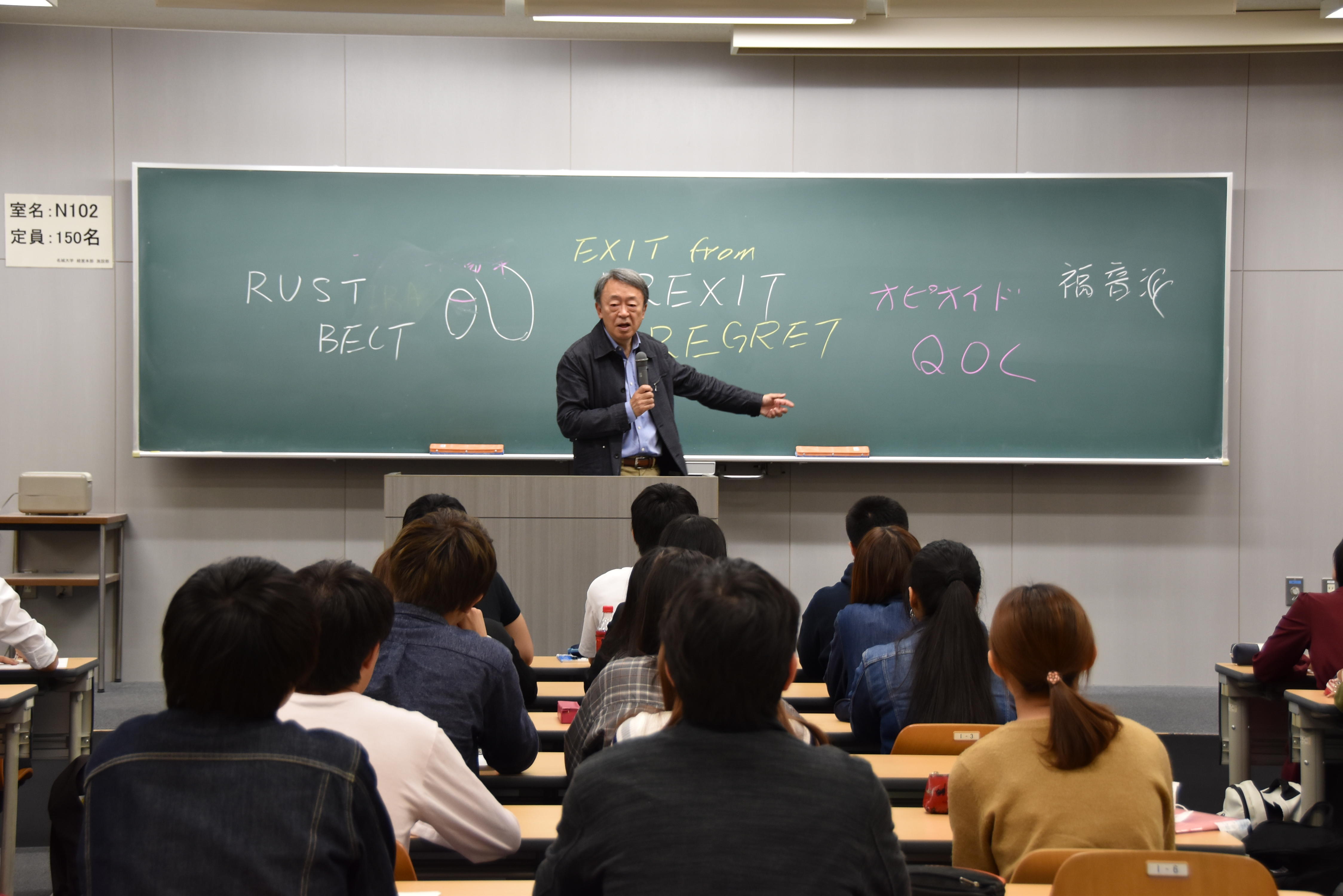 スーパーバイザーの池上彰教授