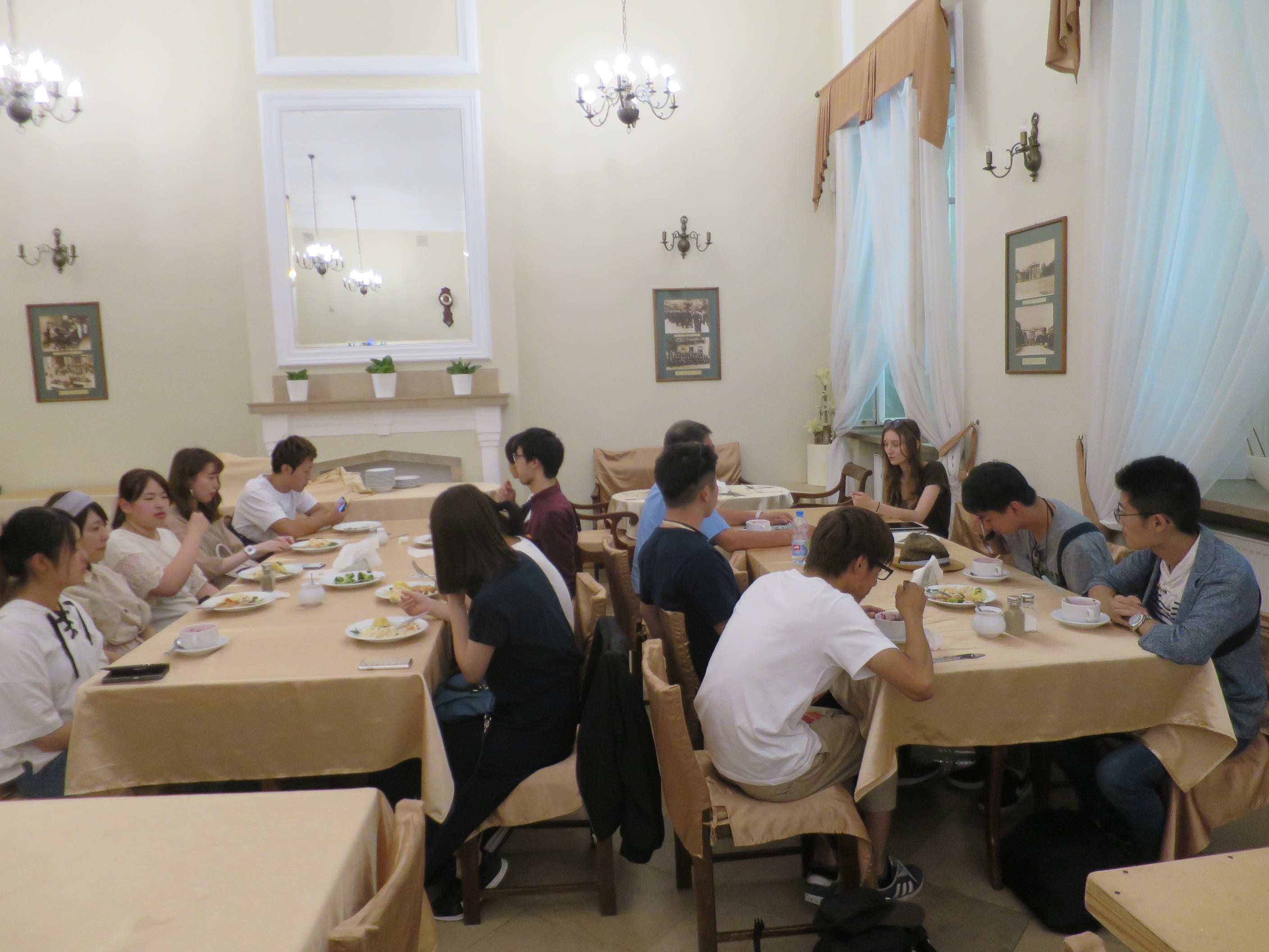 ワルシャワ大学の教職員食堂で昼食