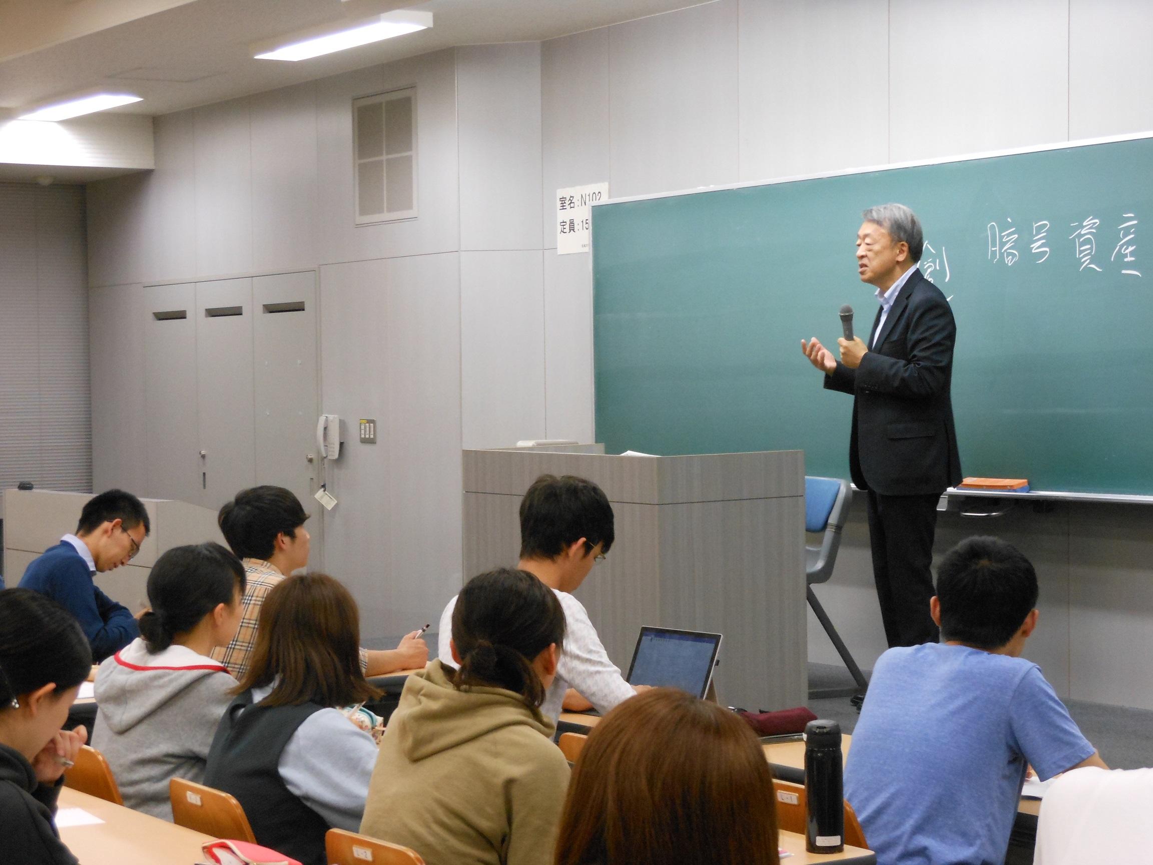 基調講演をする池上教授