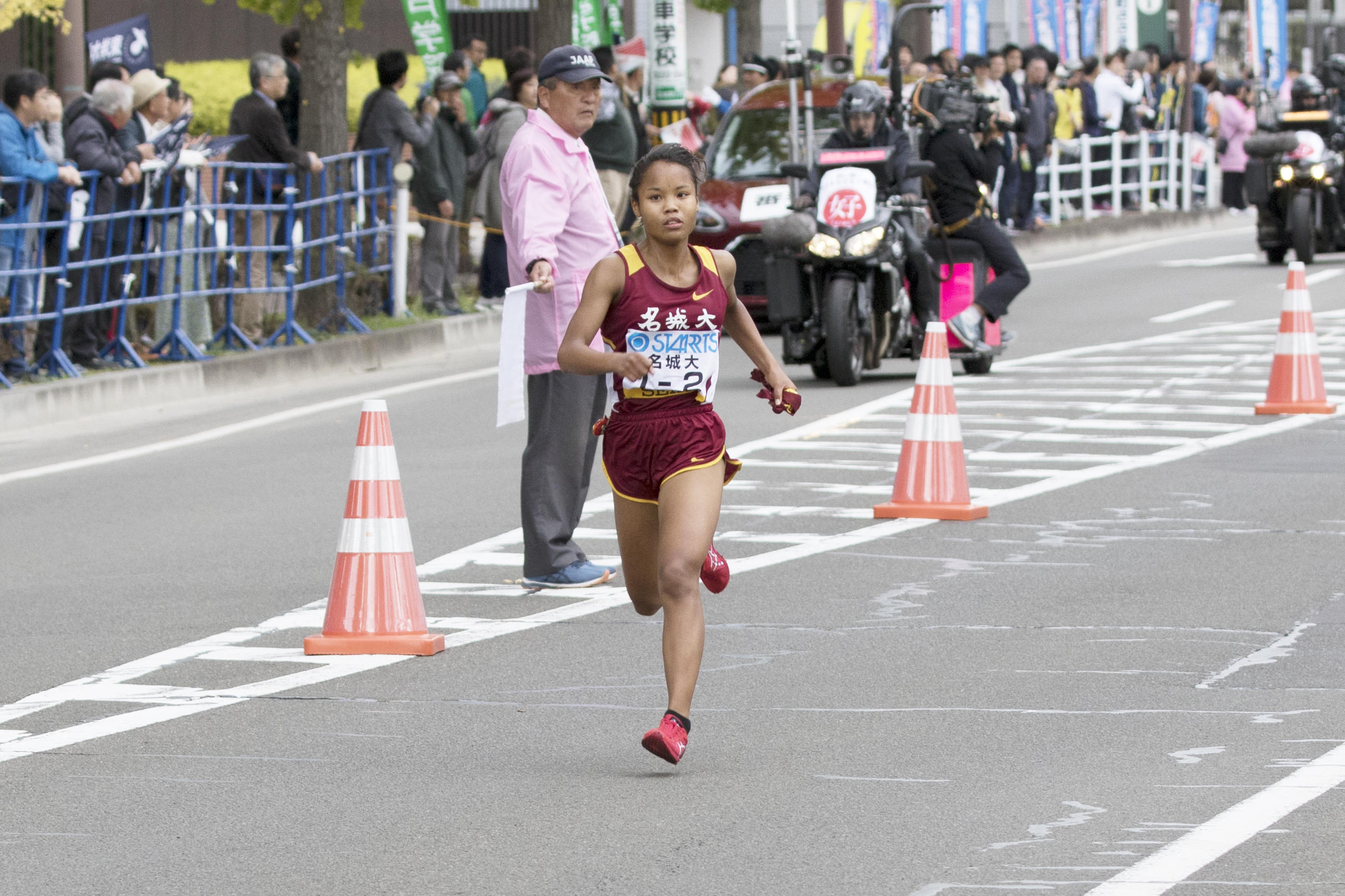 2区髙松智美ムセンビ選手の8人抜きで首位に立つ名城大学