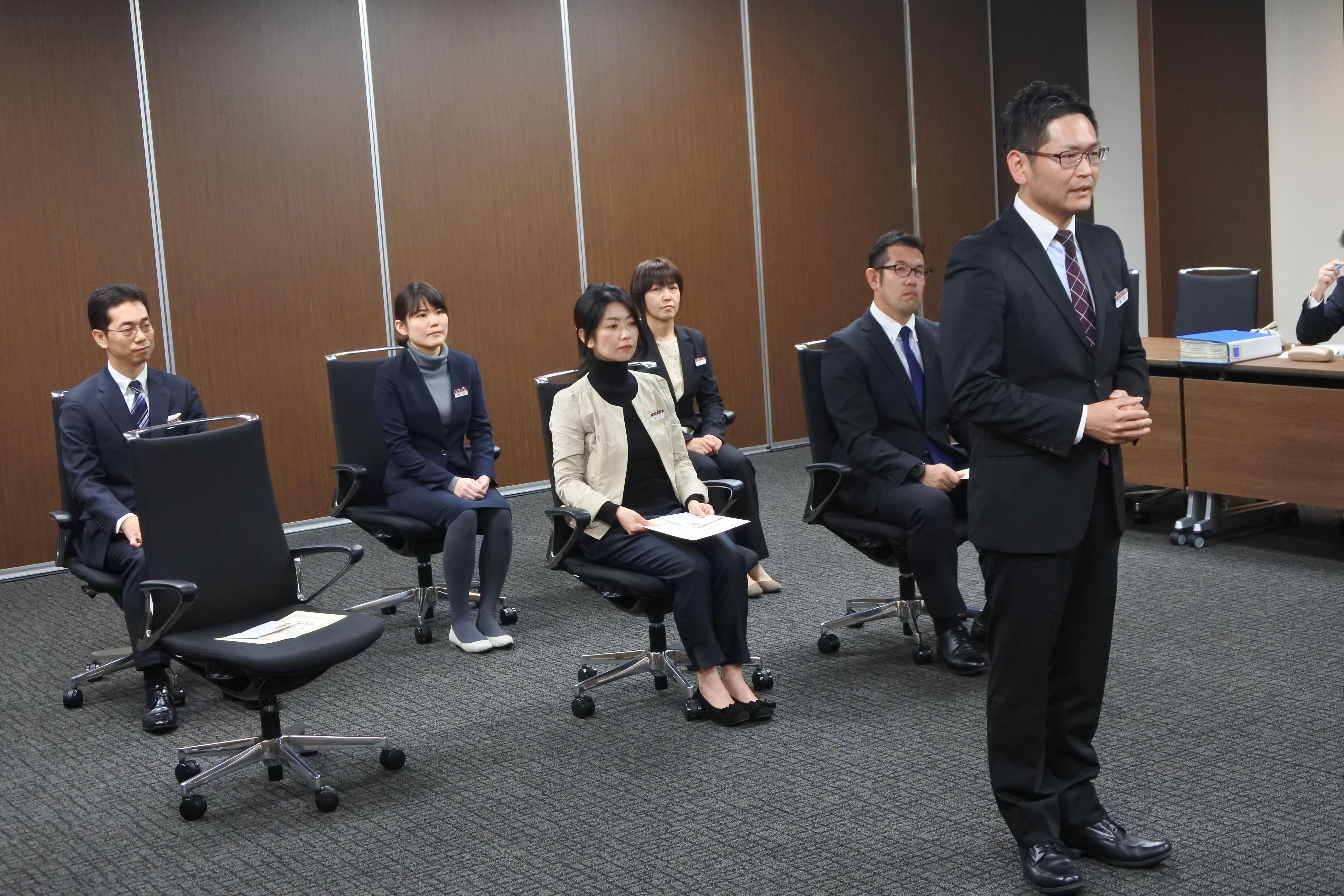 被表彰者を代表してあいさつする濱松暢生さん