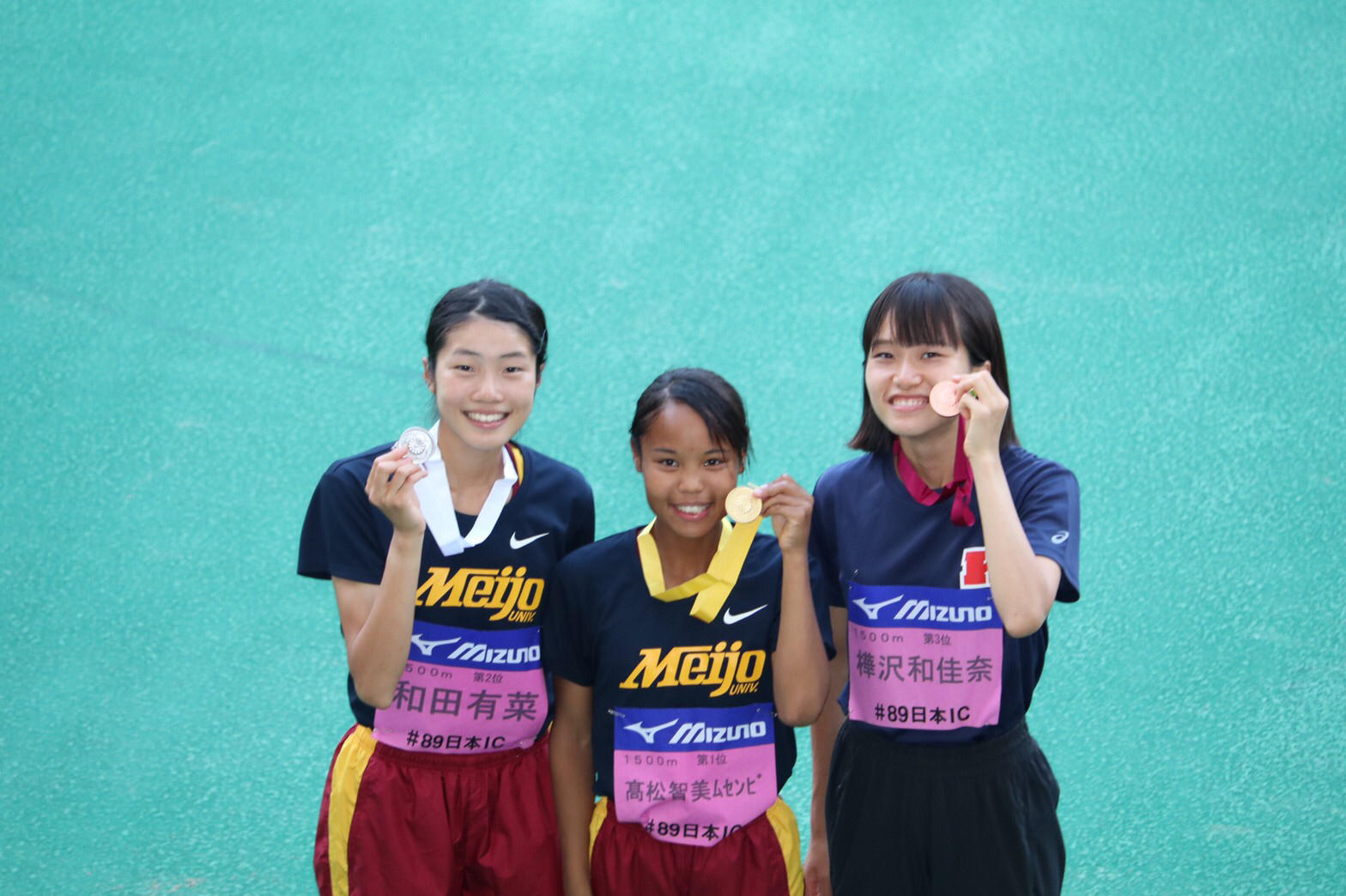 1500ｍを制した髙松選手（中央）と和田選手