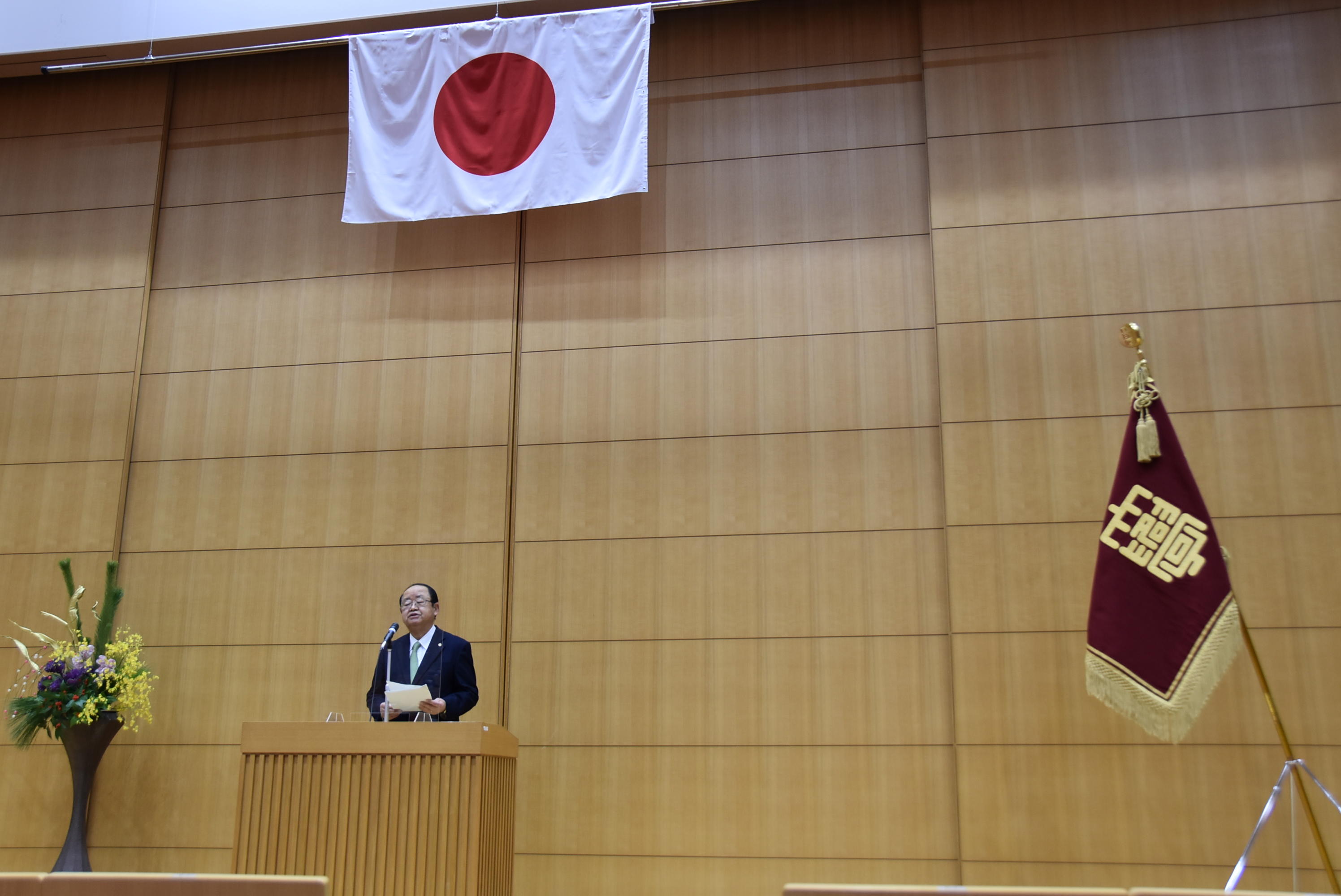 年頭あいさつをする立花貞司理事長