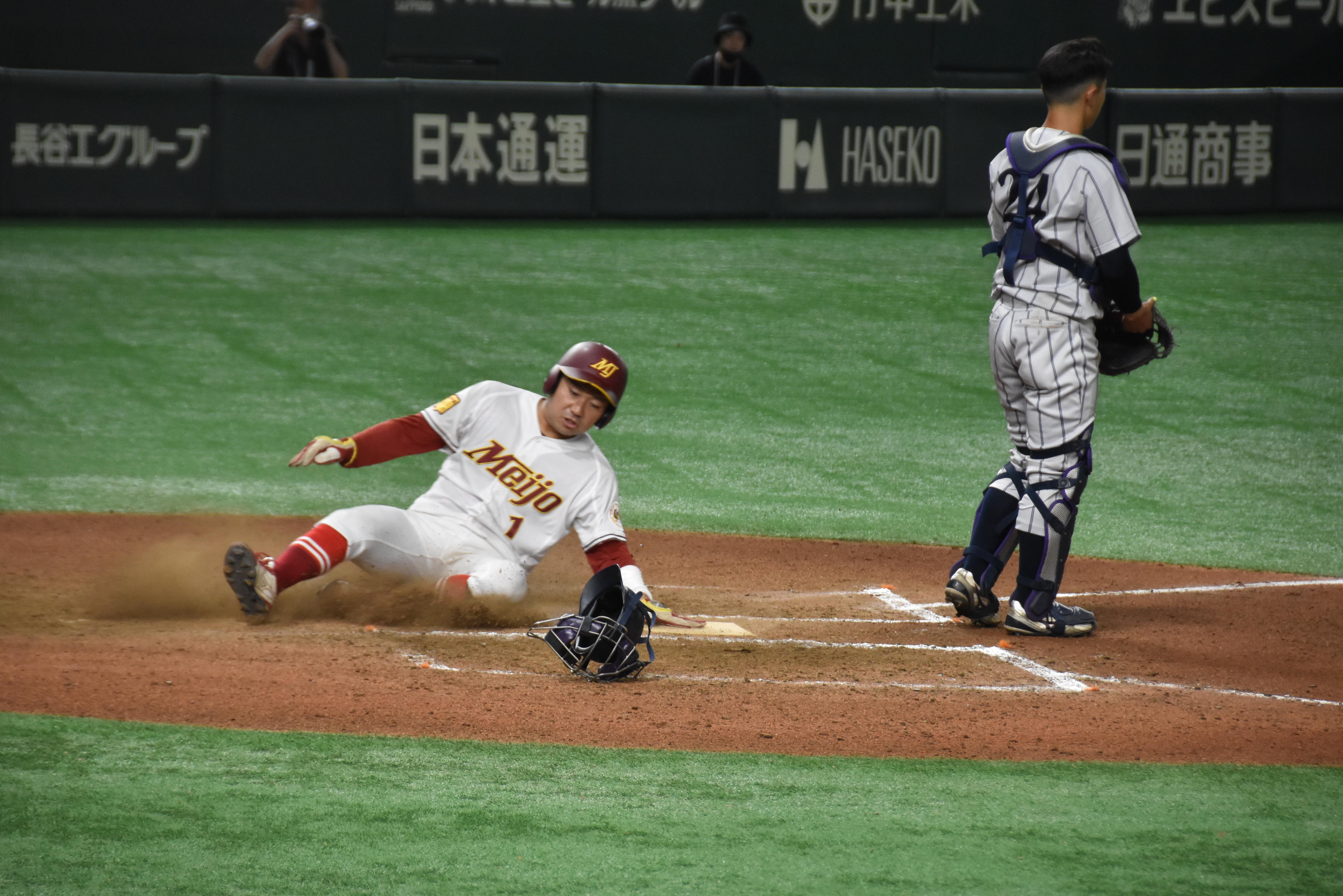 坂上翼紗選手(都市情報学部4年)が生還し1点目