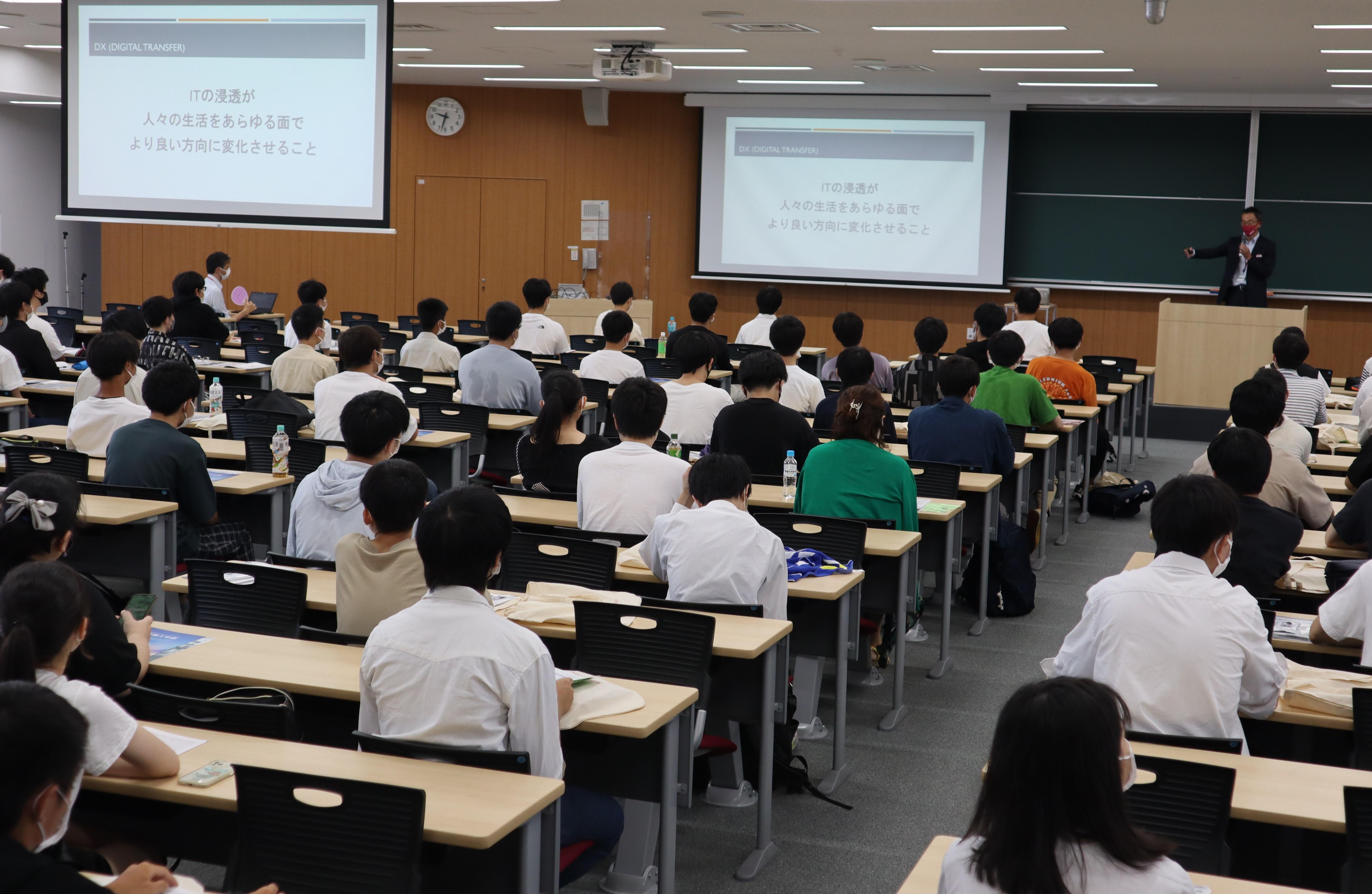 情報工学部の学部紹介と模擬講義
