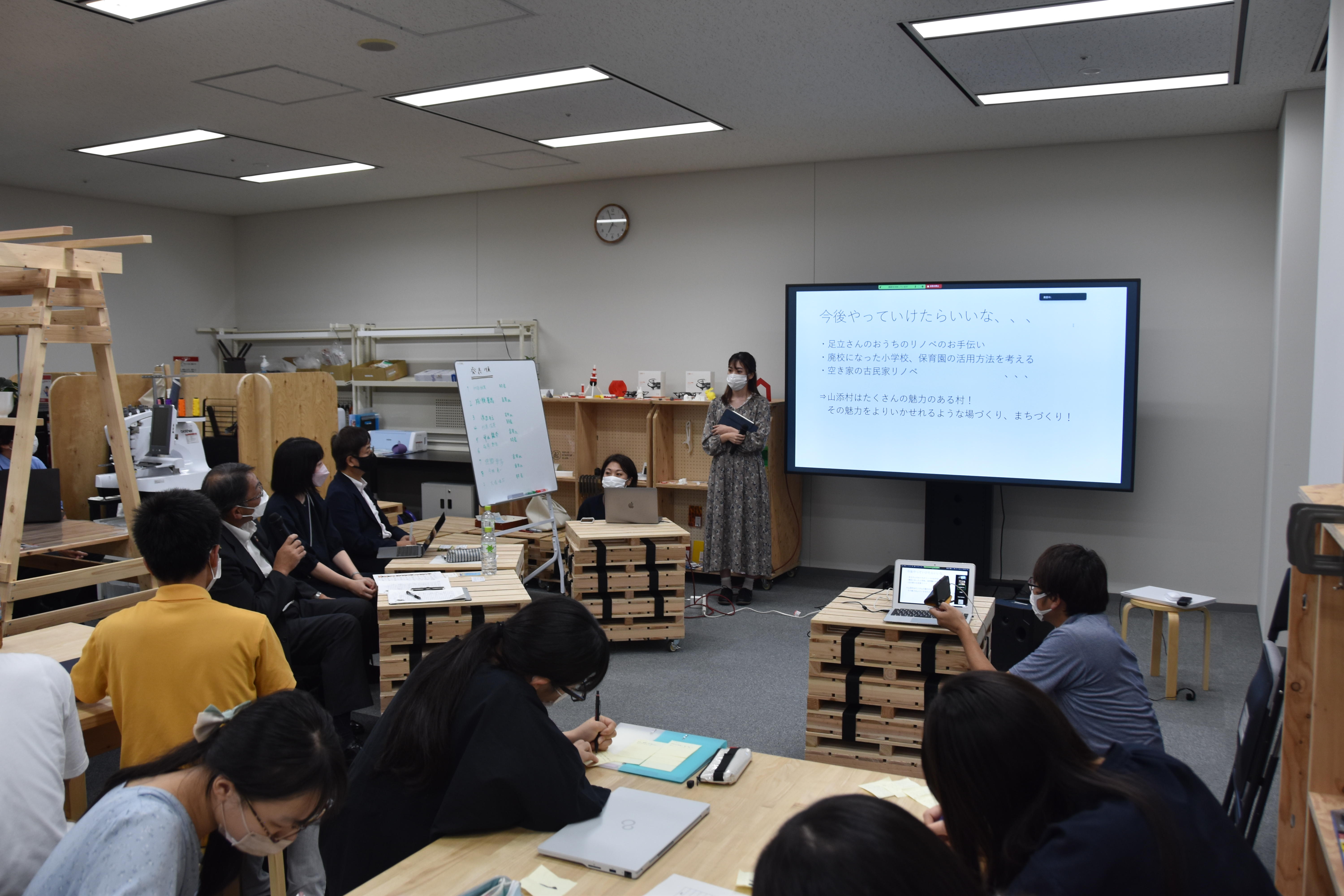 野村村長から質問を受ける大嶋さん