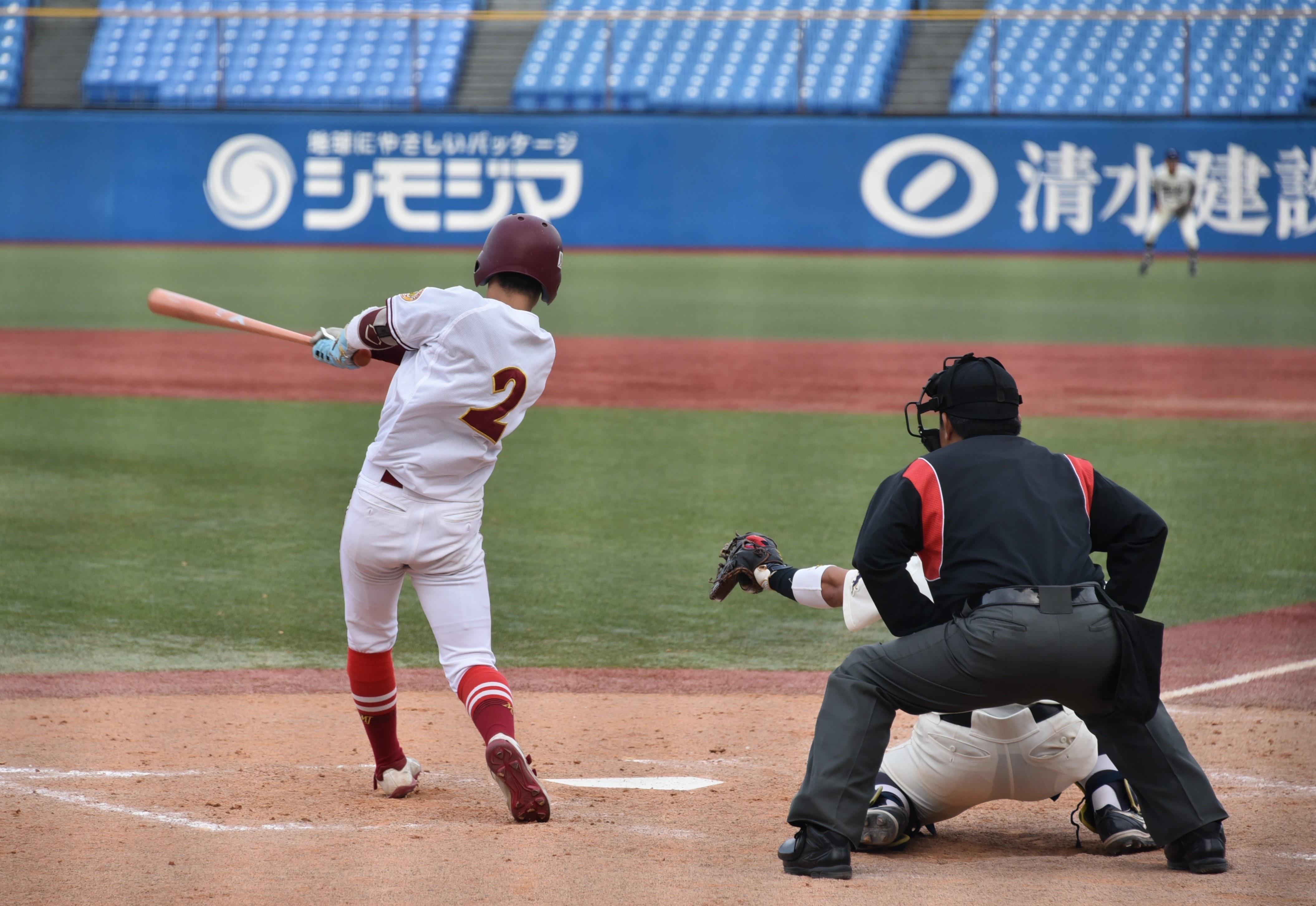 本塁打を放つ馬渕選手