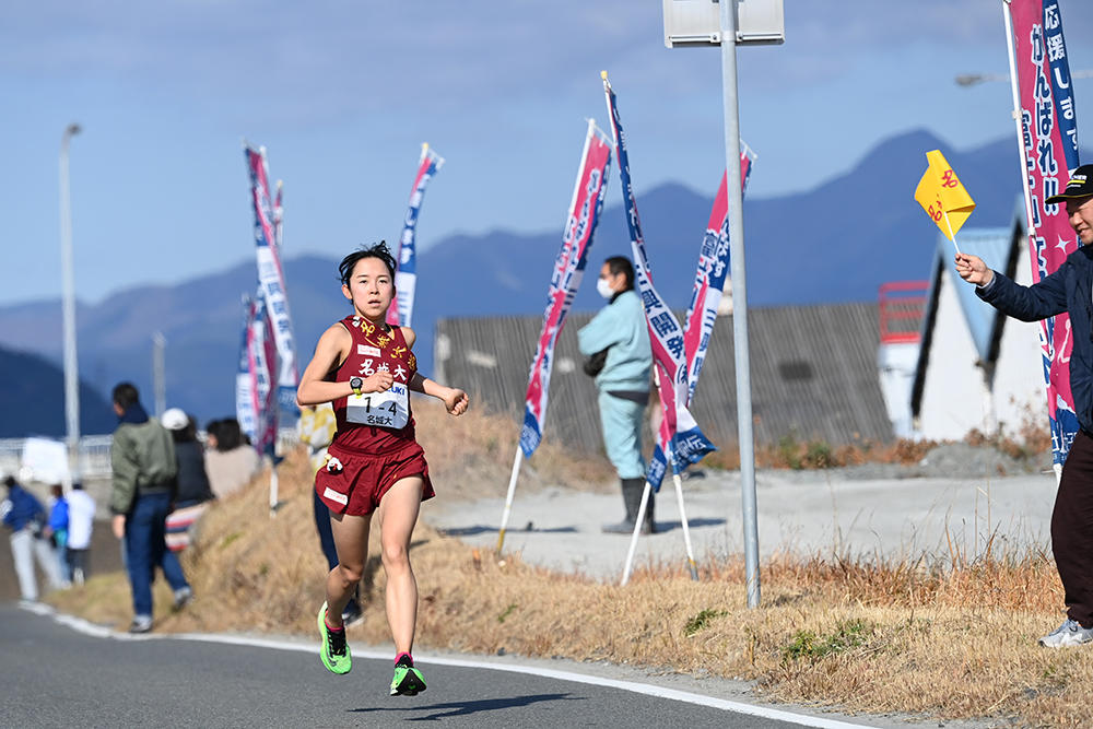 強風の中安定した走りを見せる4区増渕選手