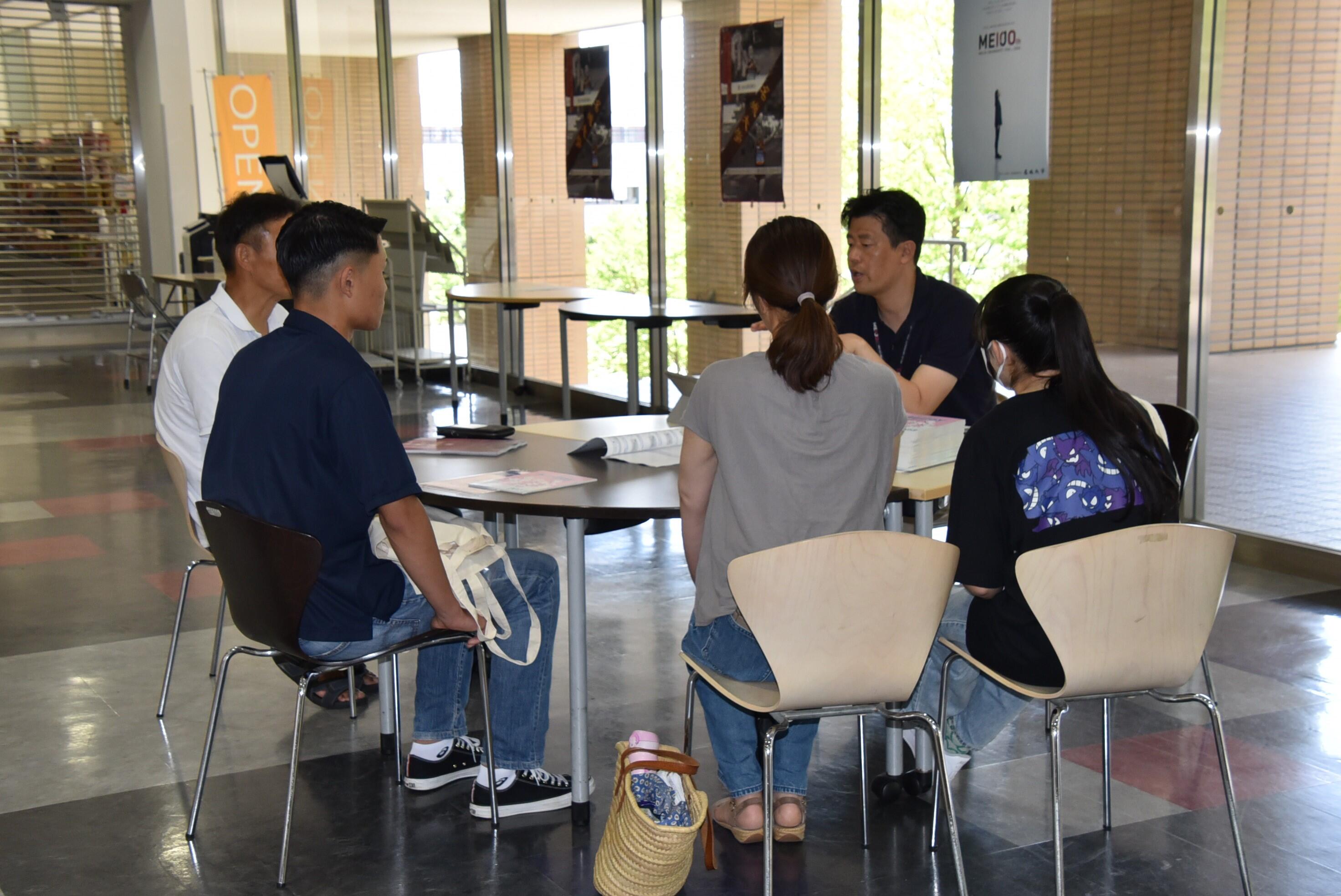 クラブ活動や奨学金などの説明会も開催