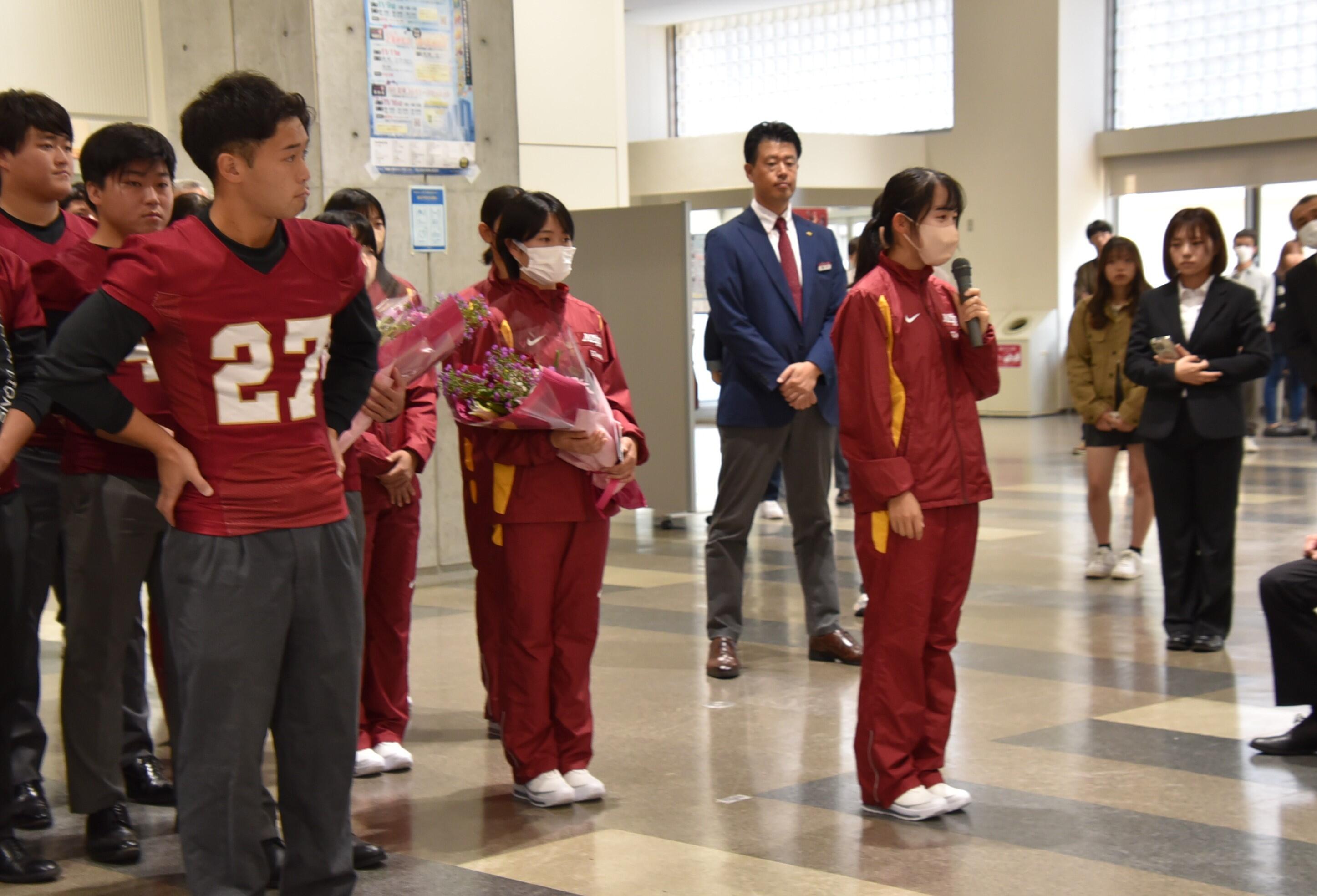 決意表明する女子駅伝部の増渕主将