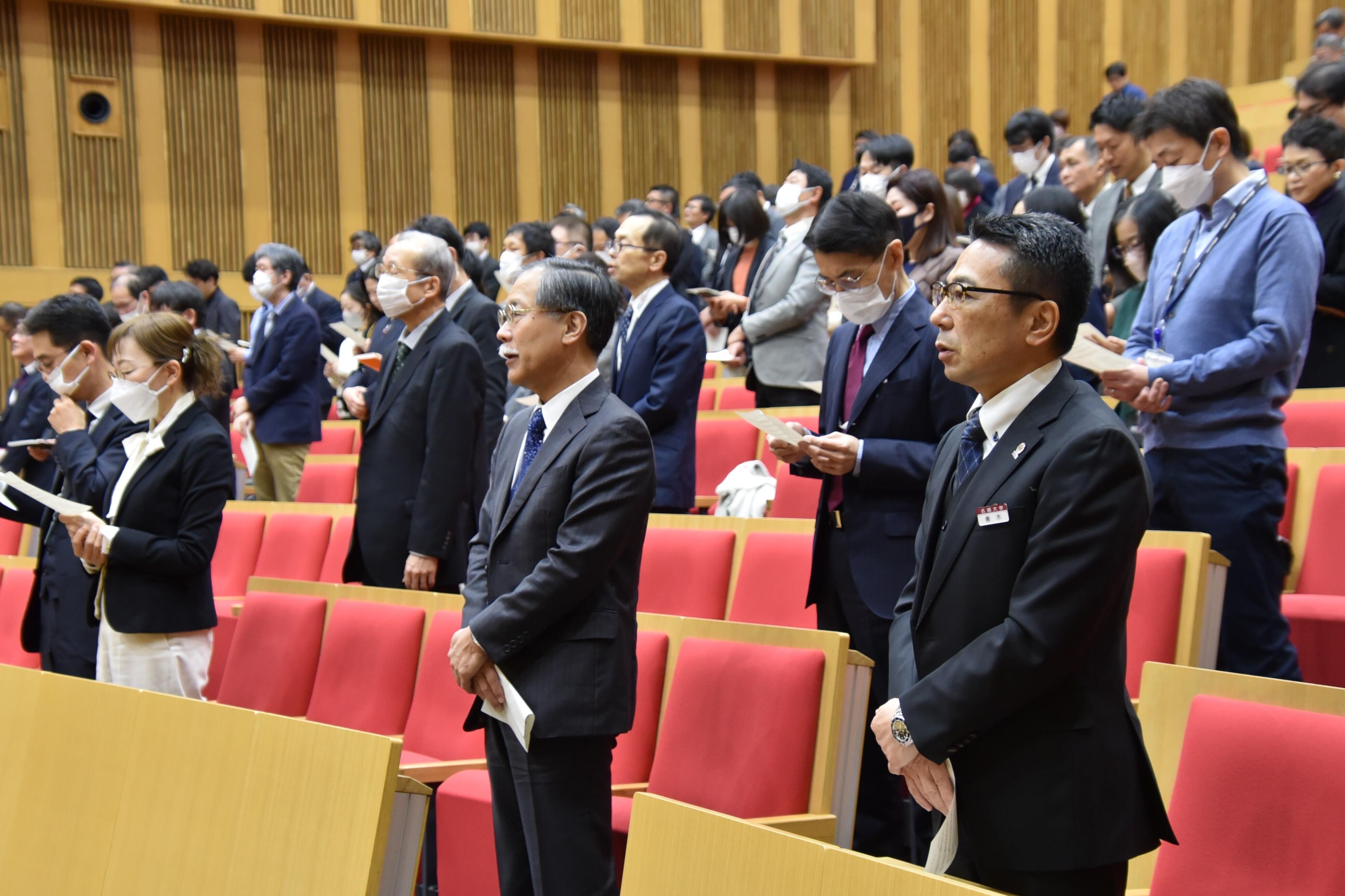 ４年ぶりに声を出して学歌を斉唱