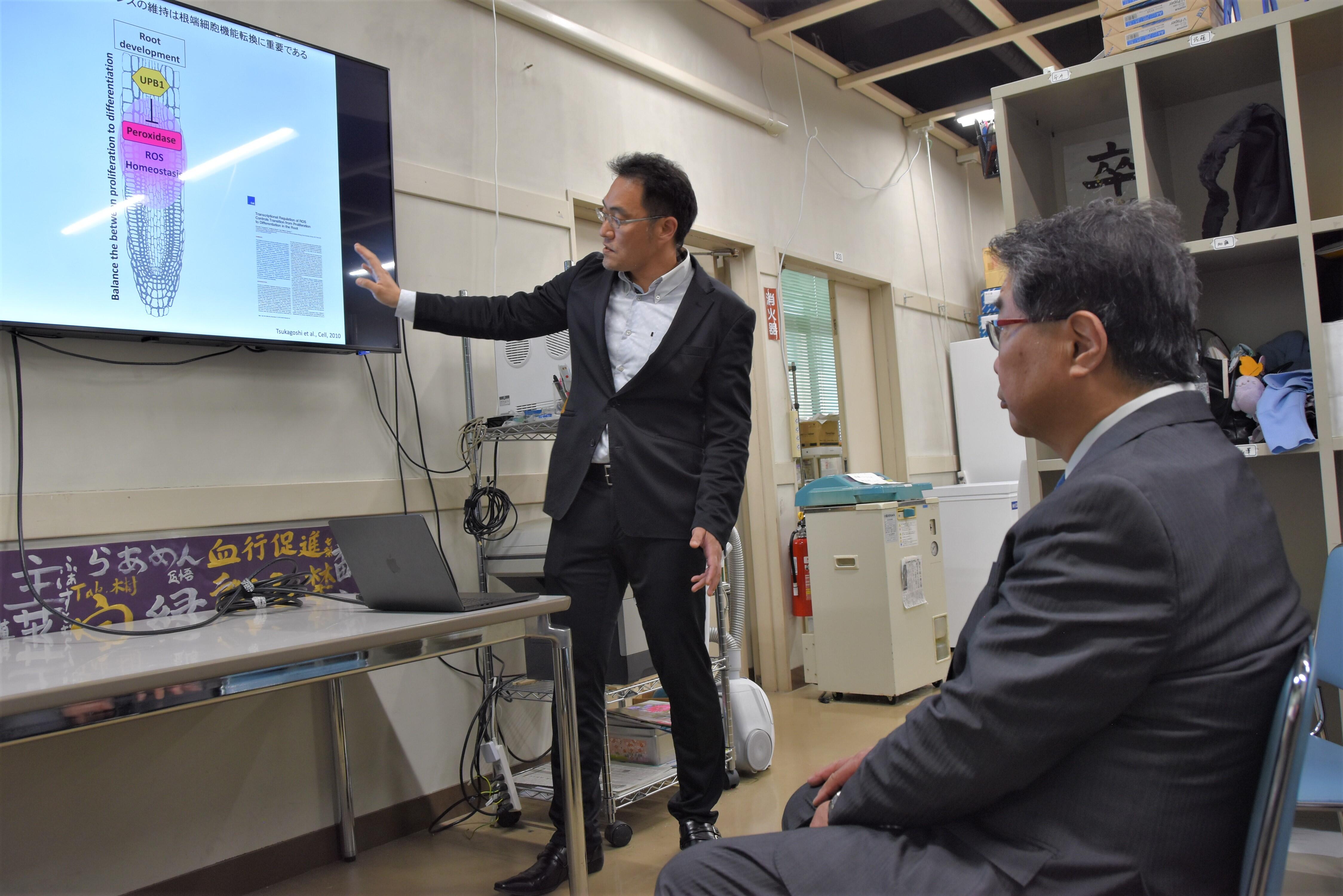 農学部植物分子遺伝学研究室の塚越啓央教授から研究紹介