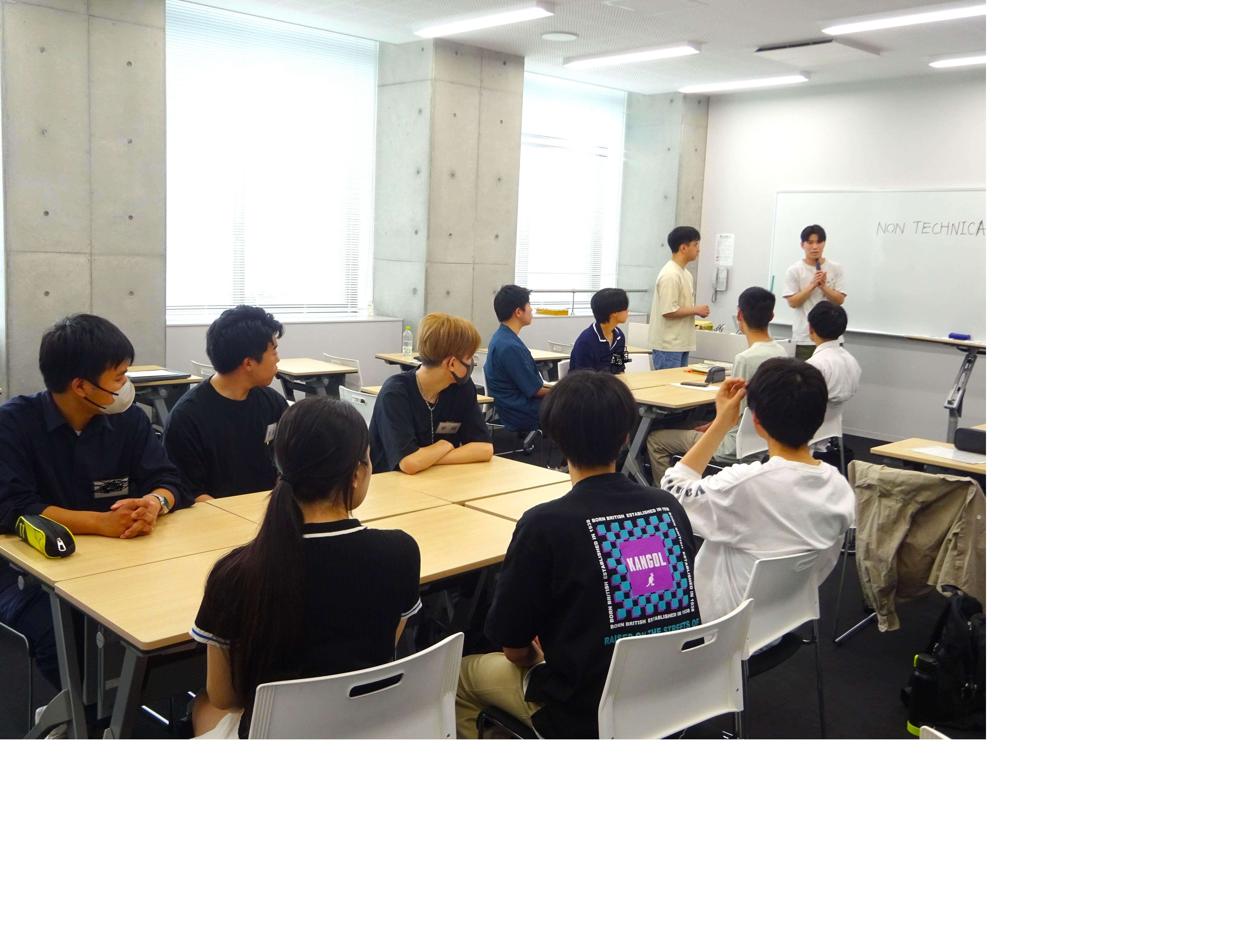 先輩から情報共有