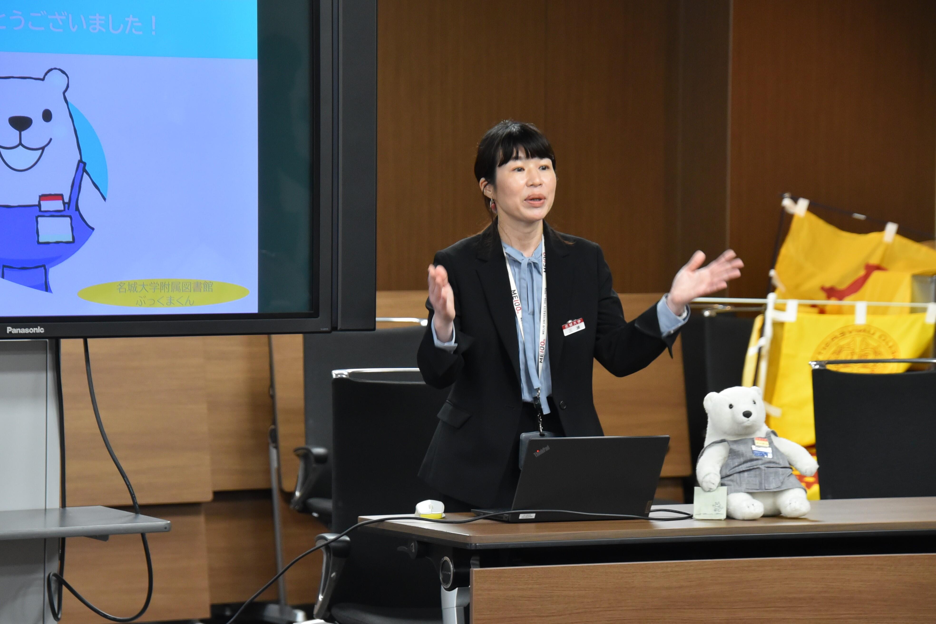 質問に答える三浦さん