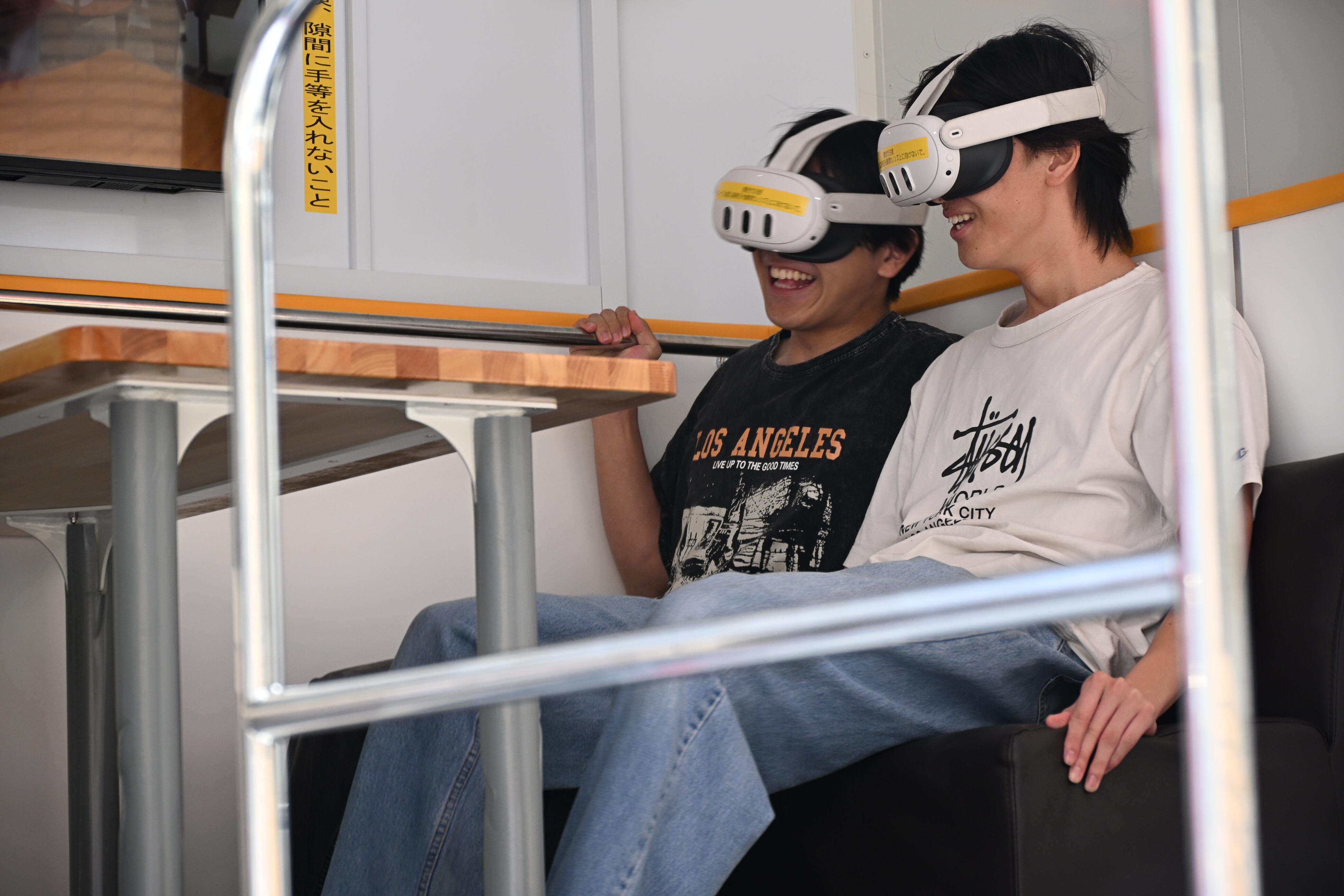 揺れの大きさに驚く学生たち