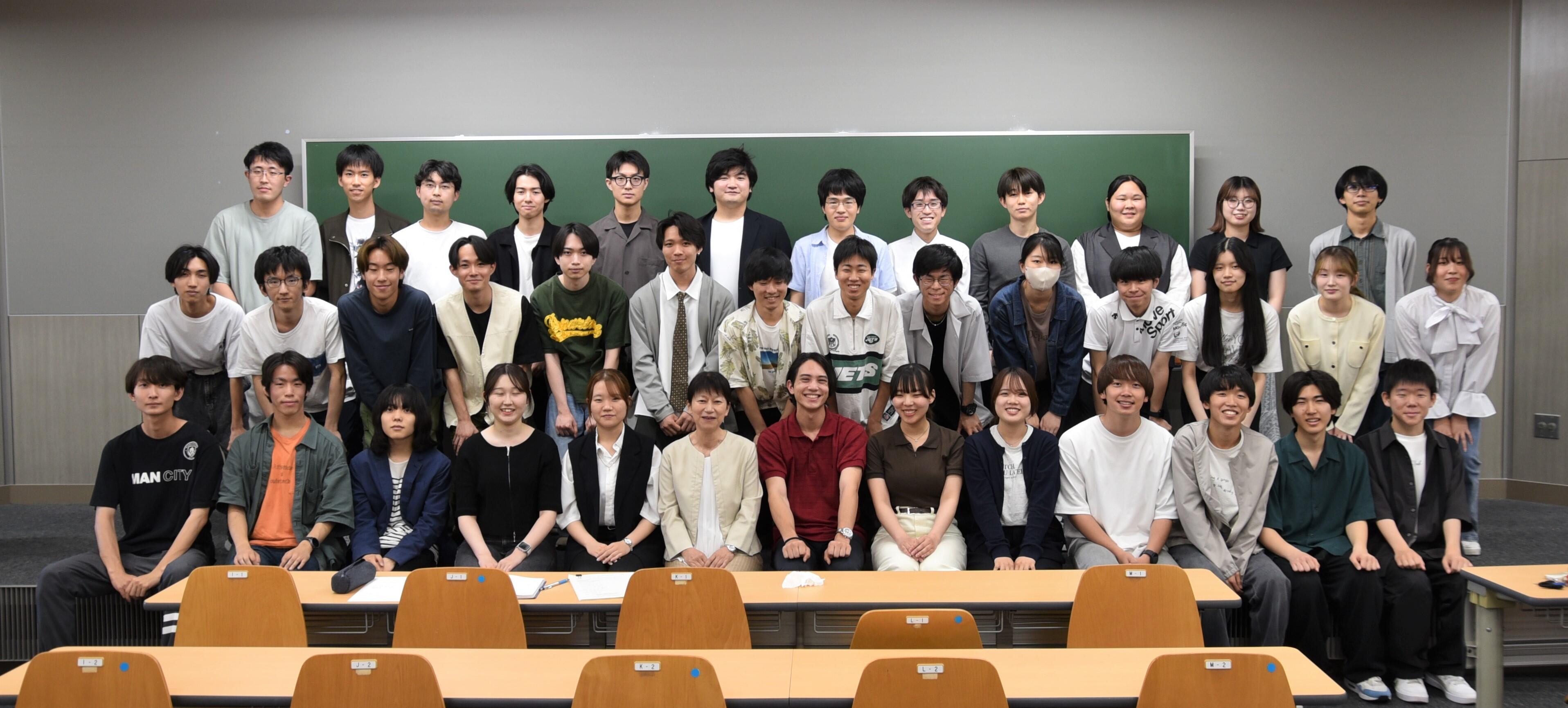「Enjoy Learning プロジェクト」に採択された団体の代表ら