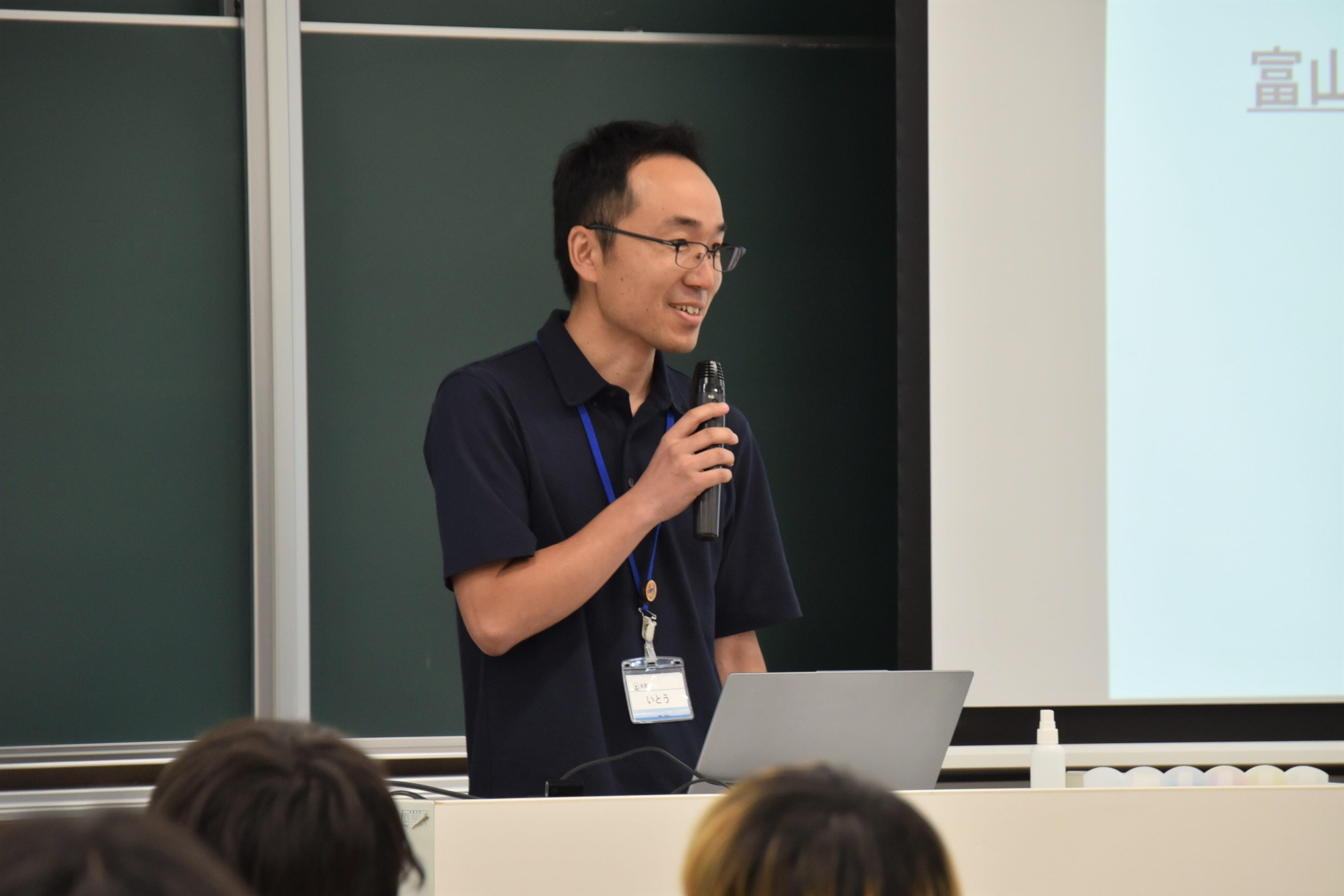 講義を行う伊東さん