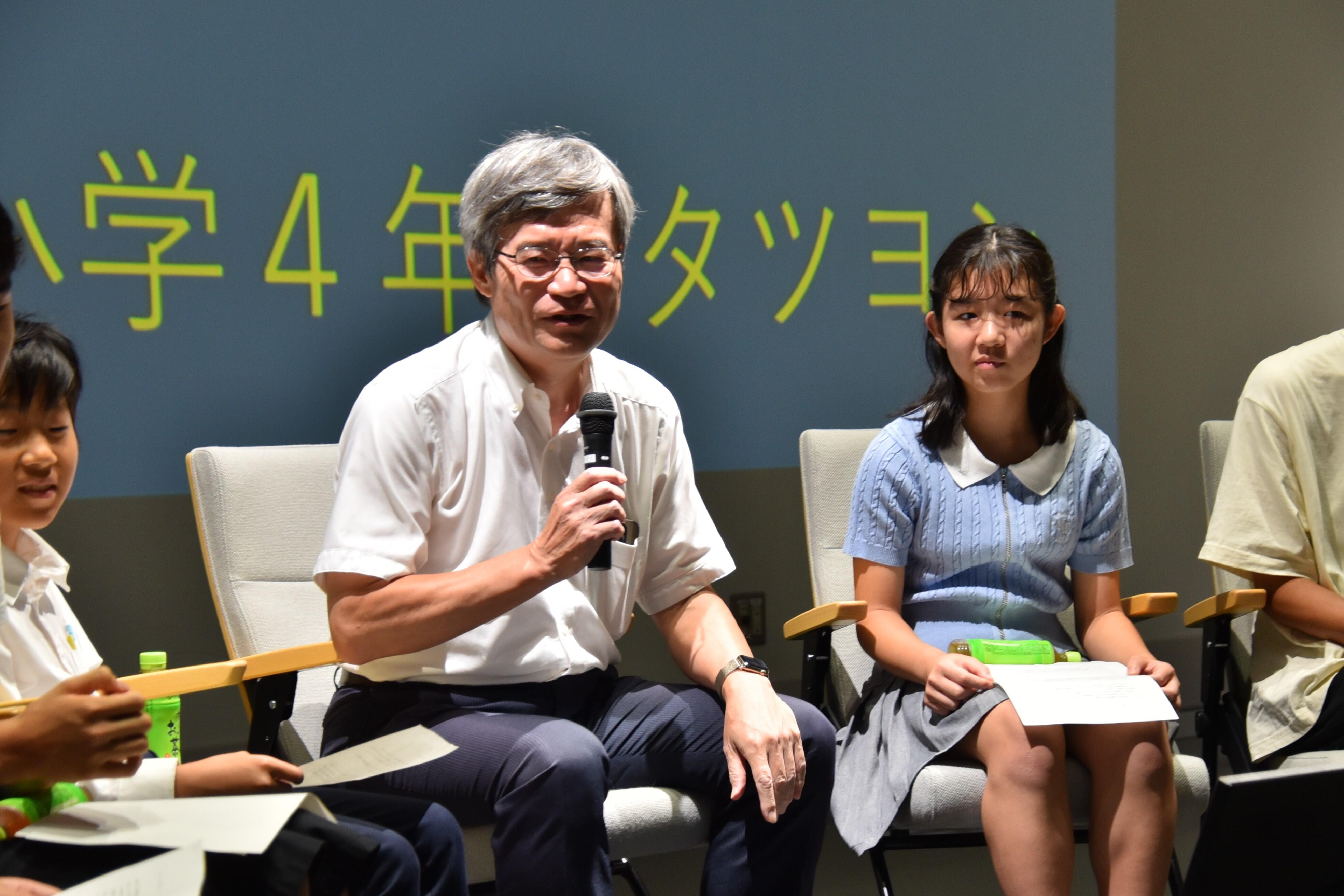 質問に答える天野特別栄誉教授