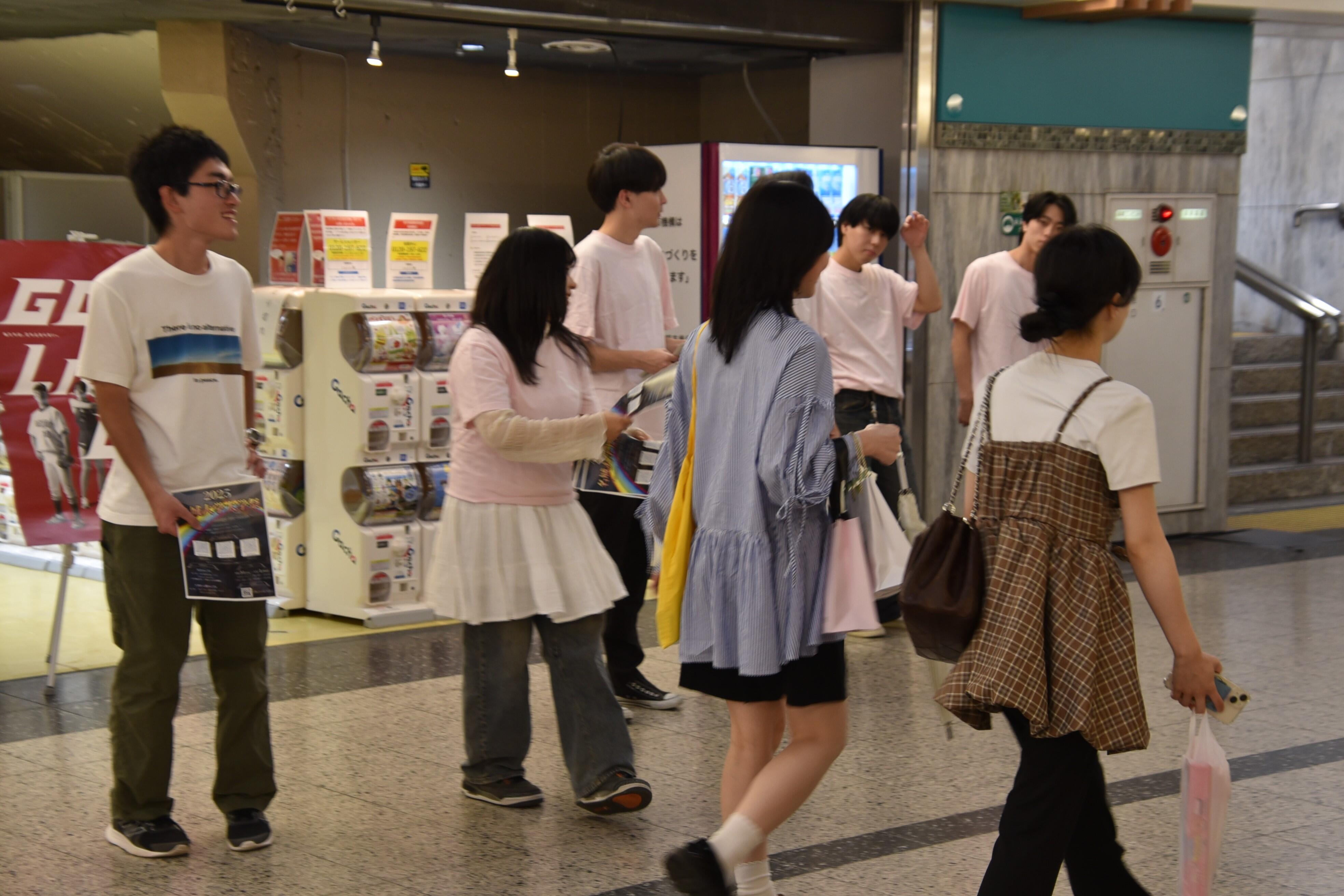 チラシを渡してPR