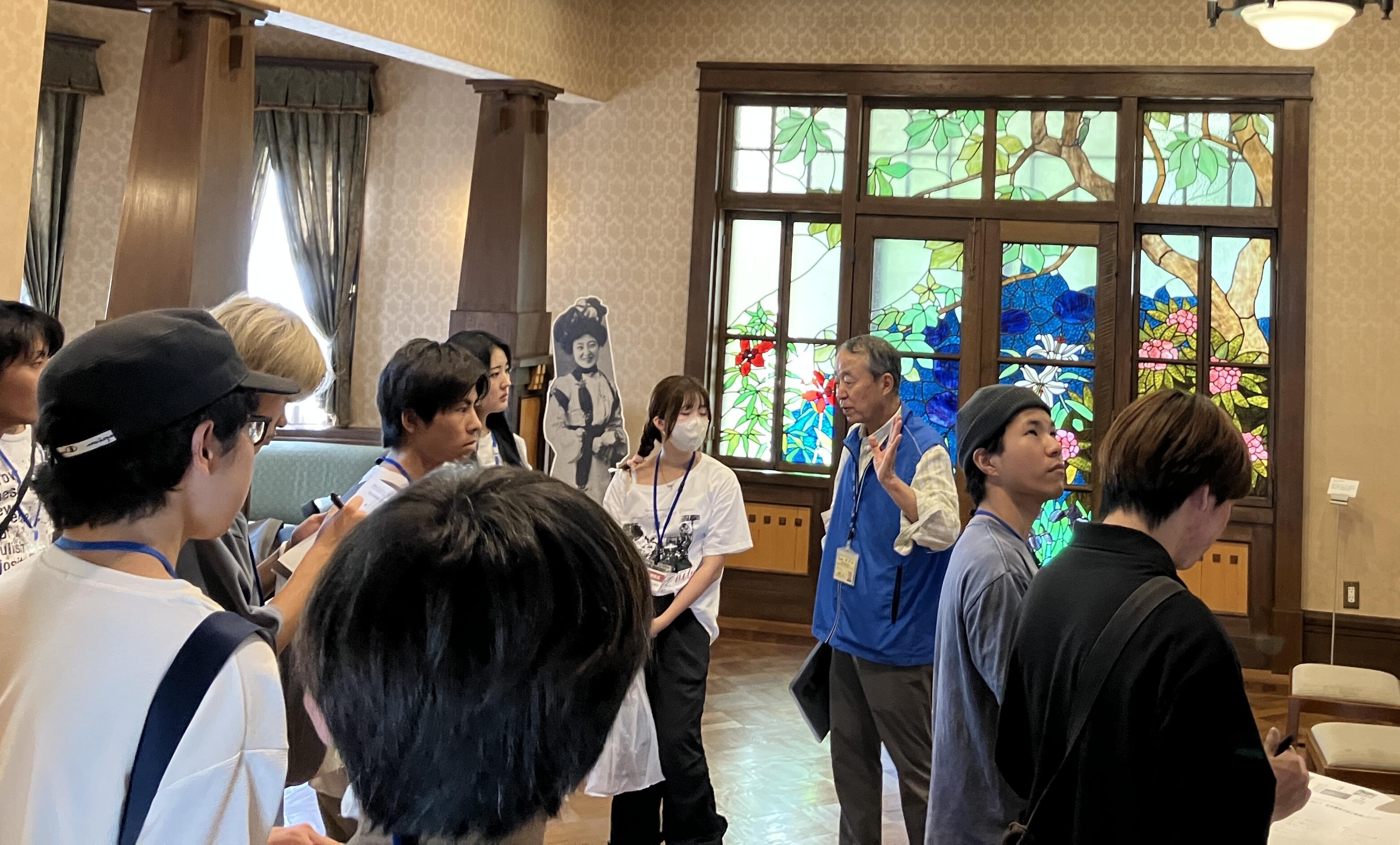 二葉館で