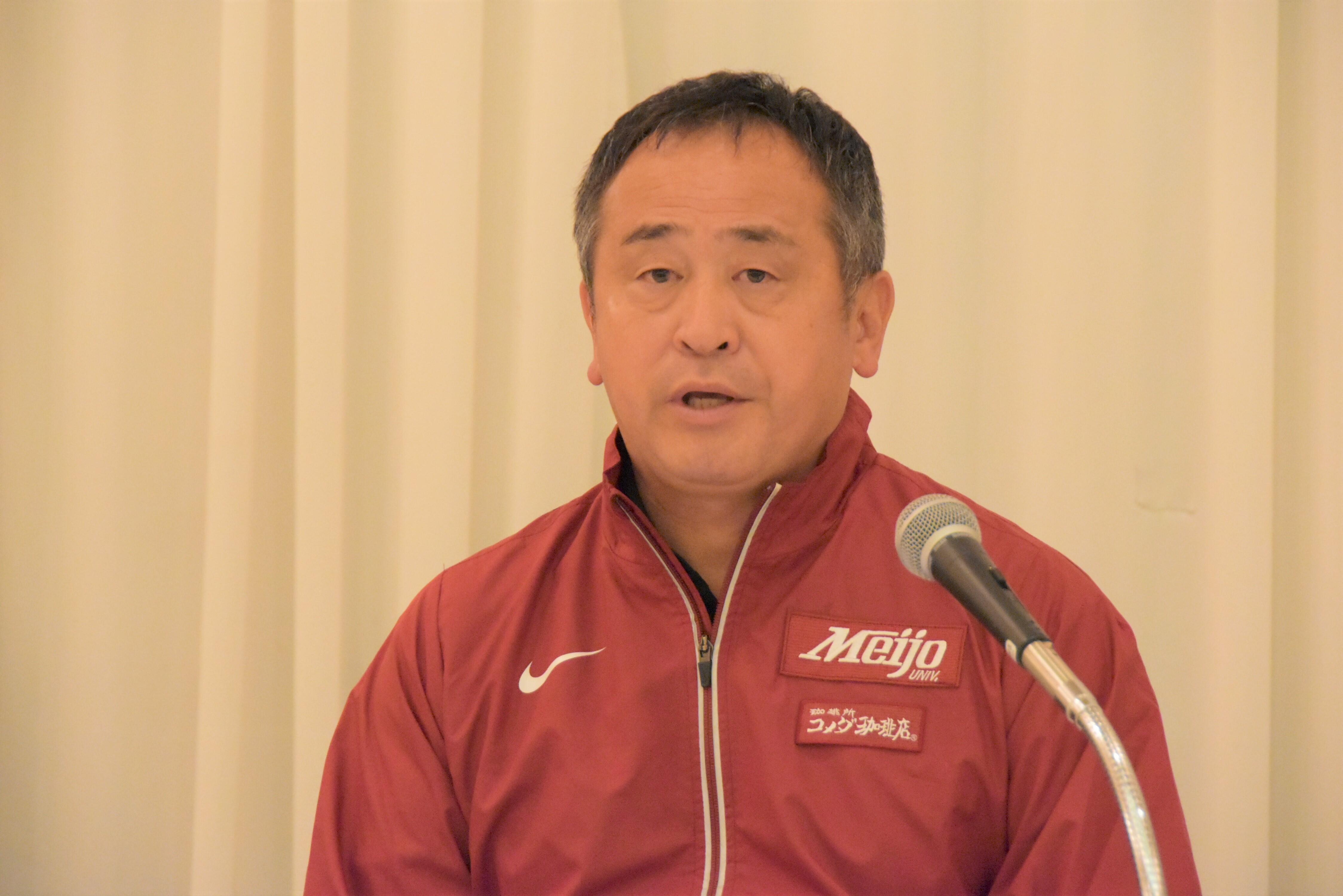プレスインタビューに答える米田監督