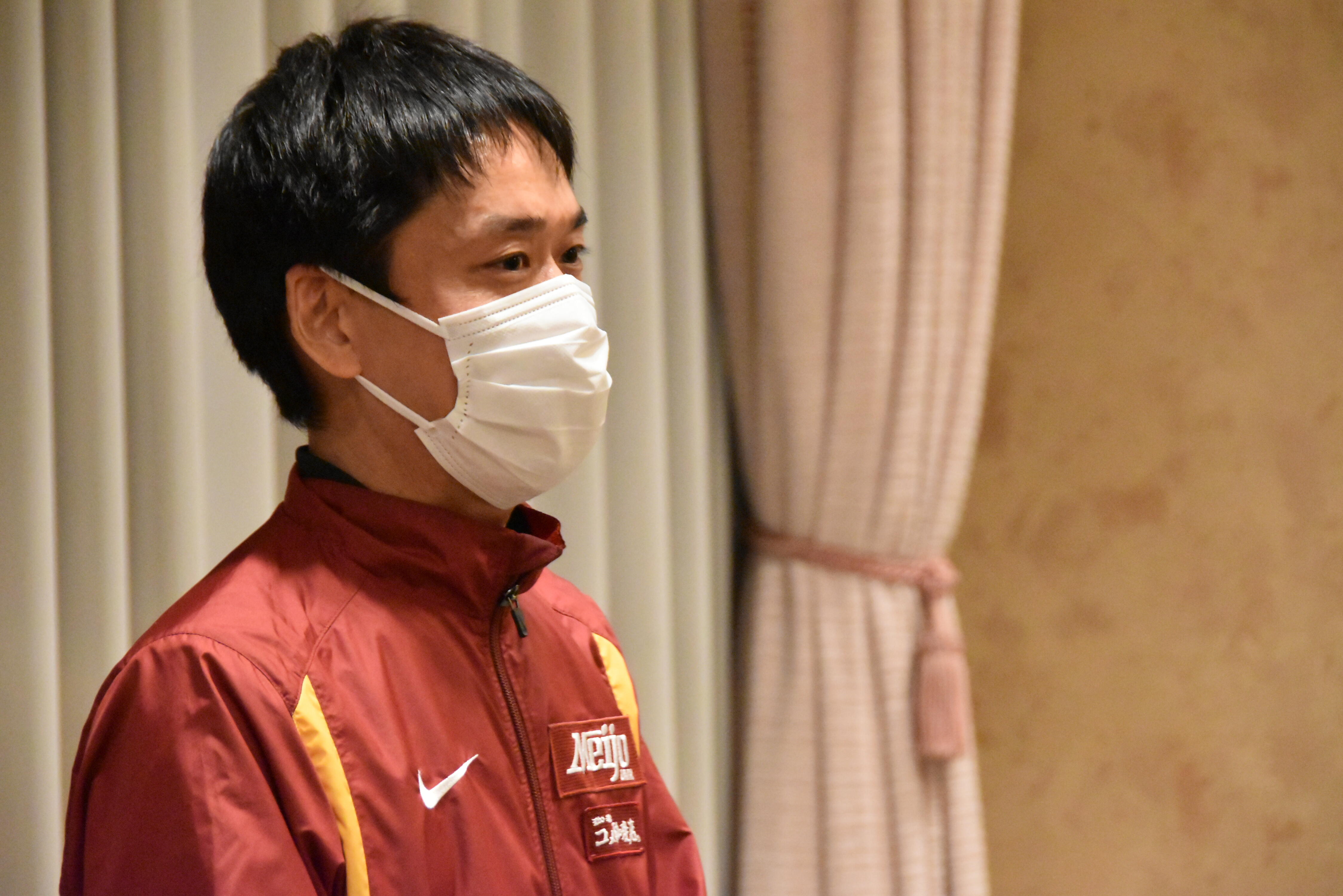 挨拶する矢嶋部長