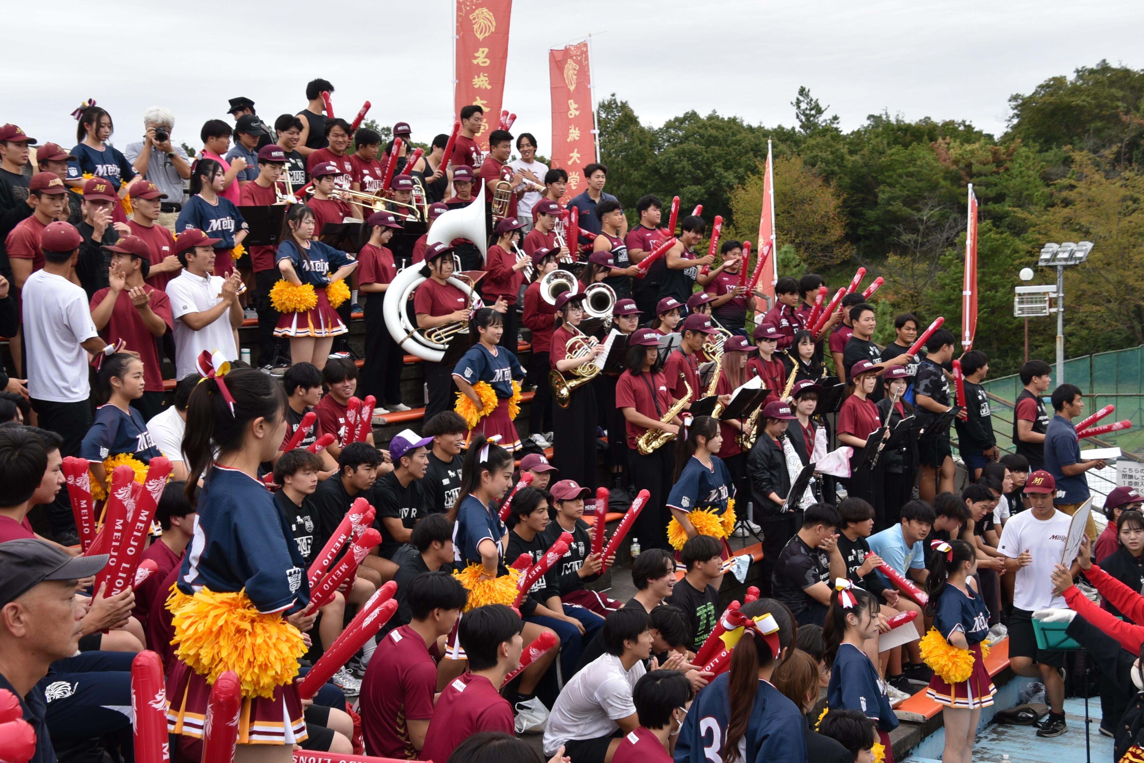 名城側スタンドは満席