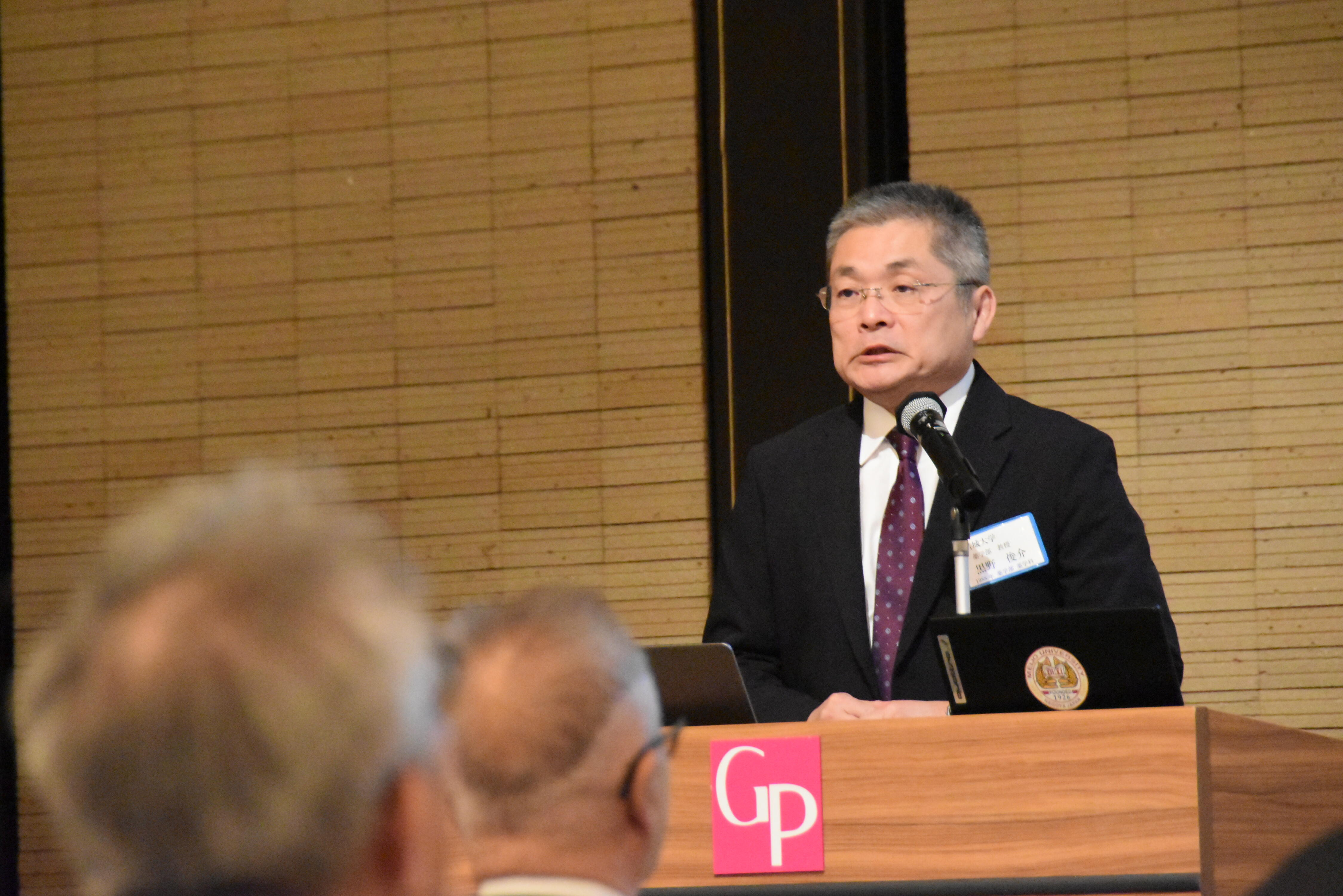 講演した薬学部の黒野教授