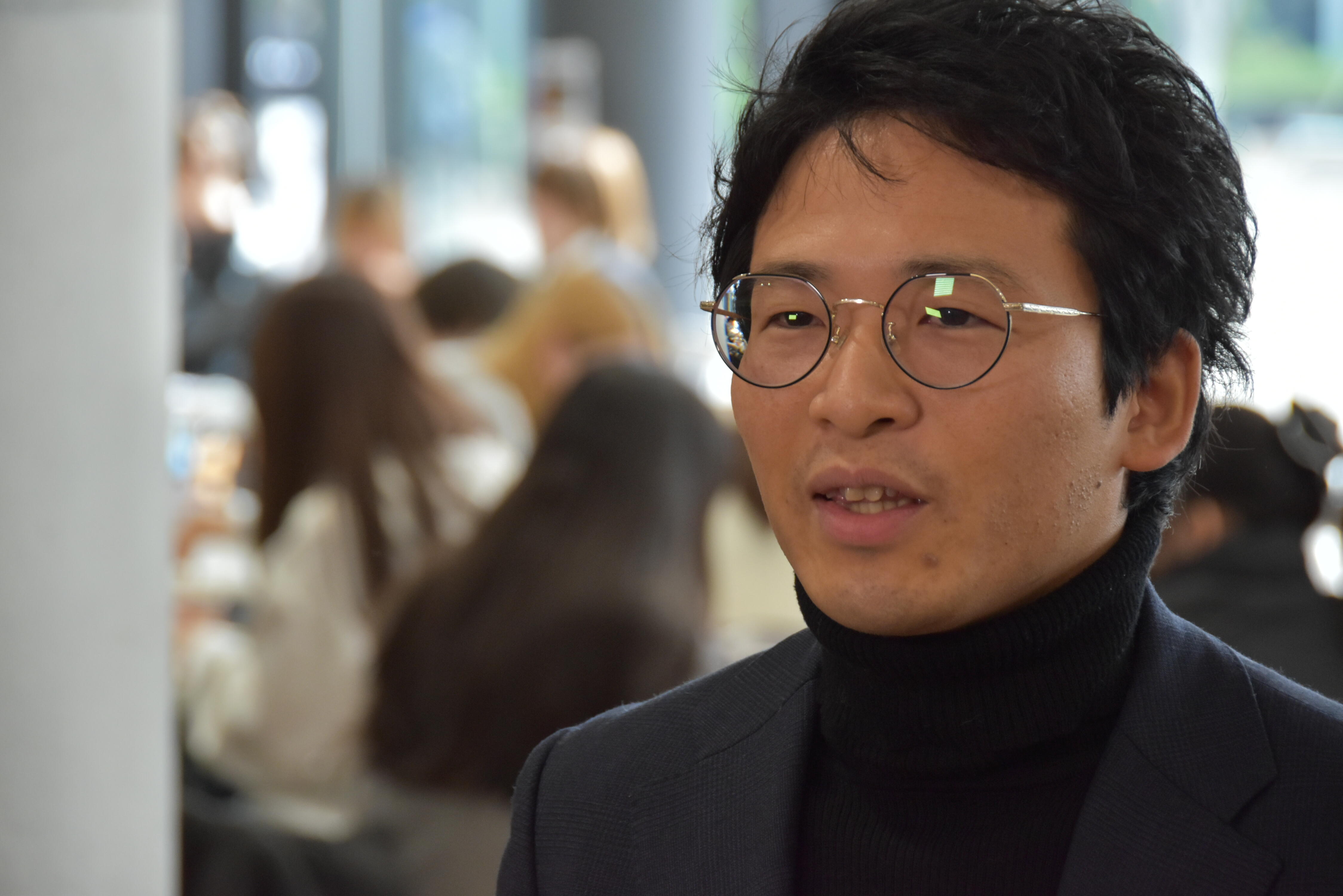 メディア2社の取材に応じ、今後の展望を熱く語る宮下准教授