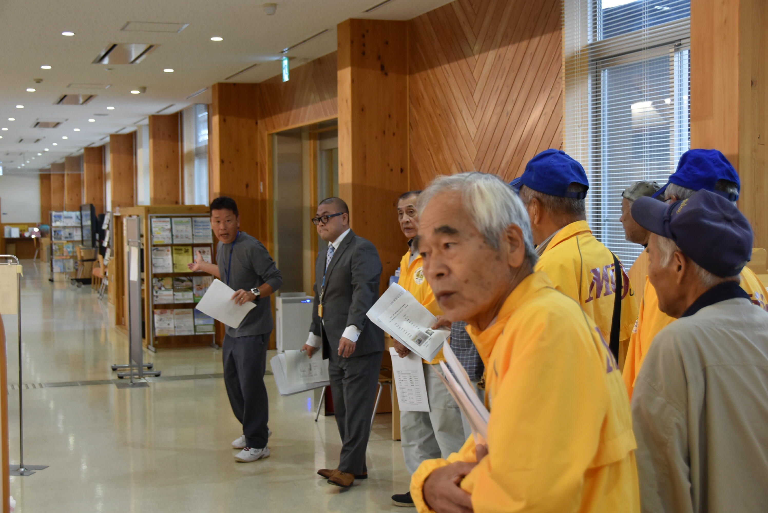 小川さんと林さんが役場内も案内