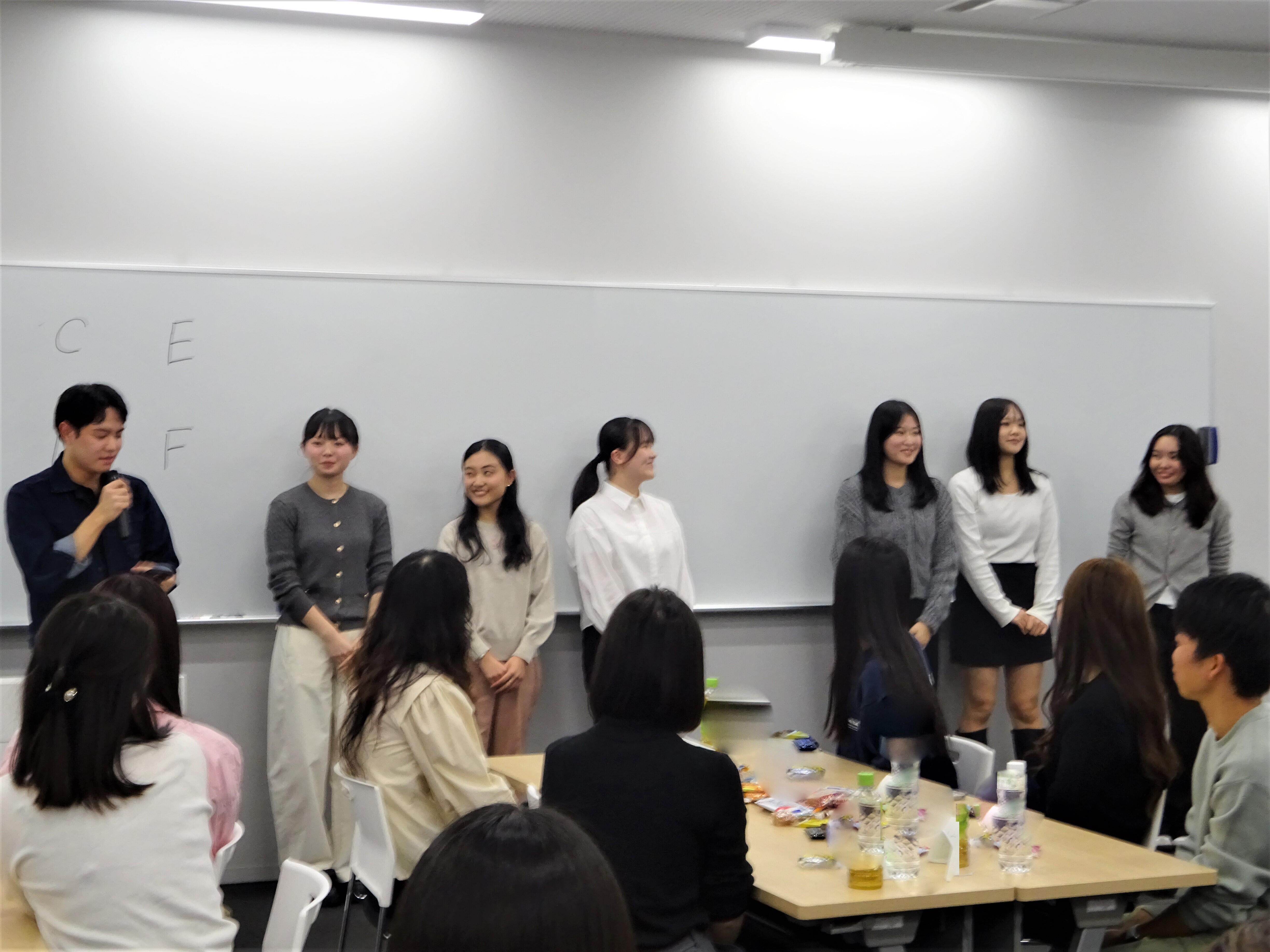 創作ゲームで盛り上がり