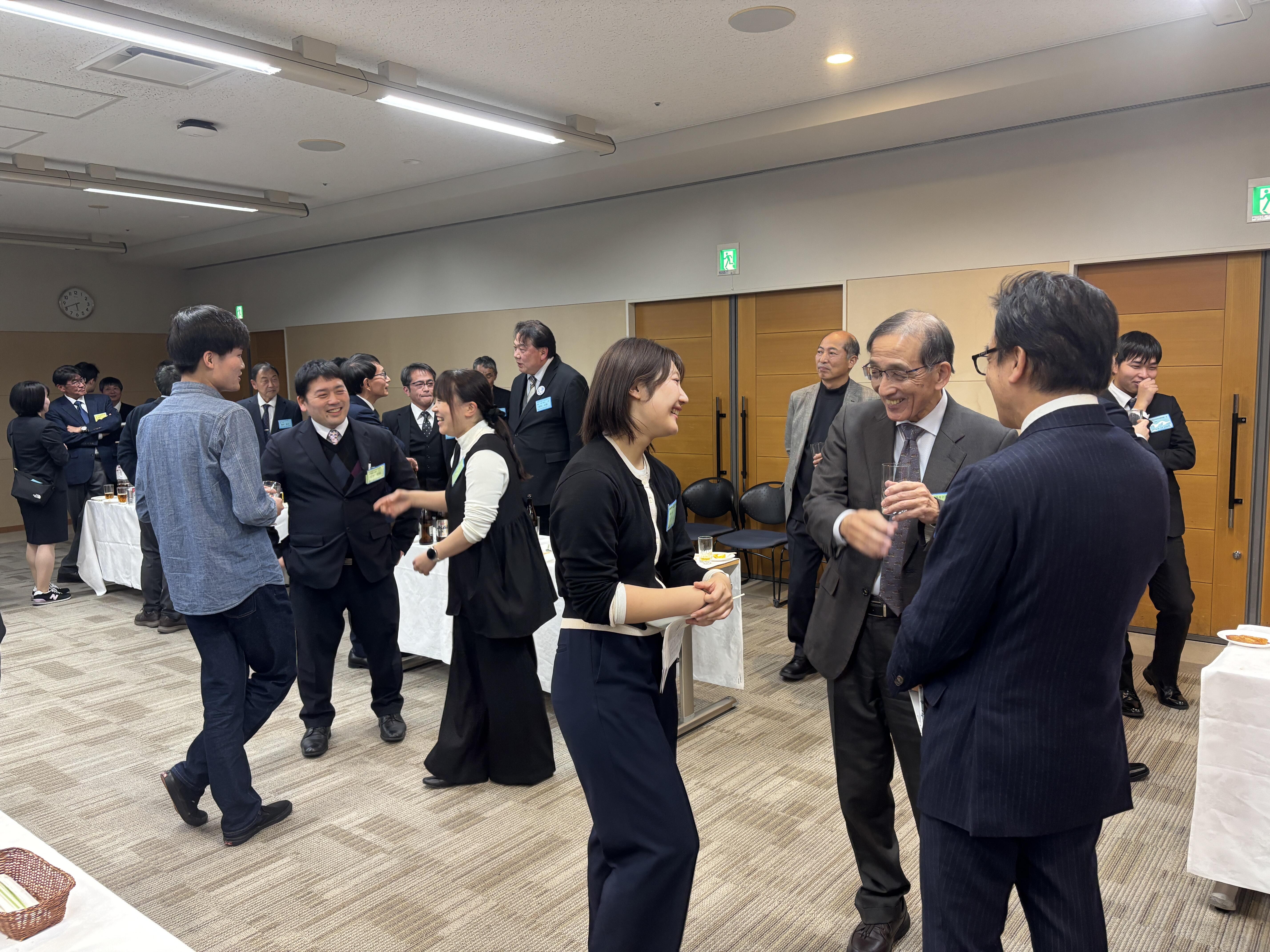 懇親交流会の様子