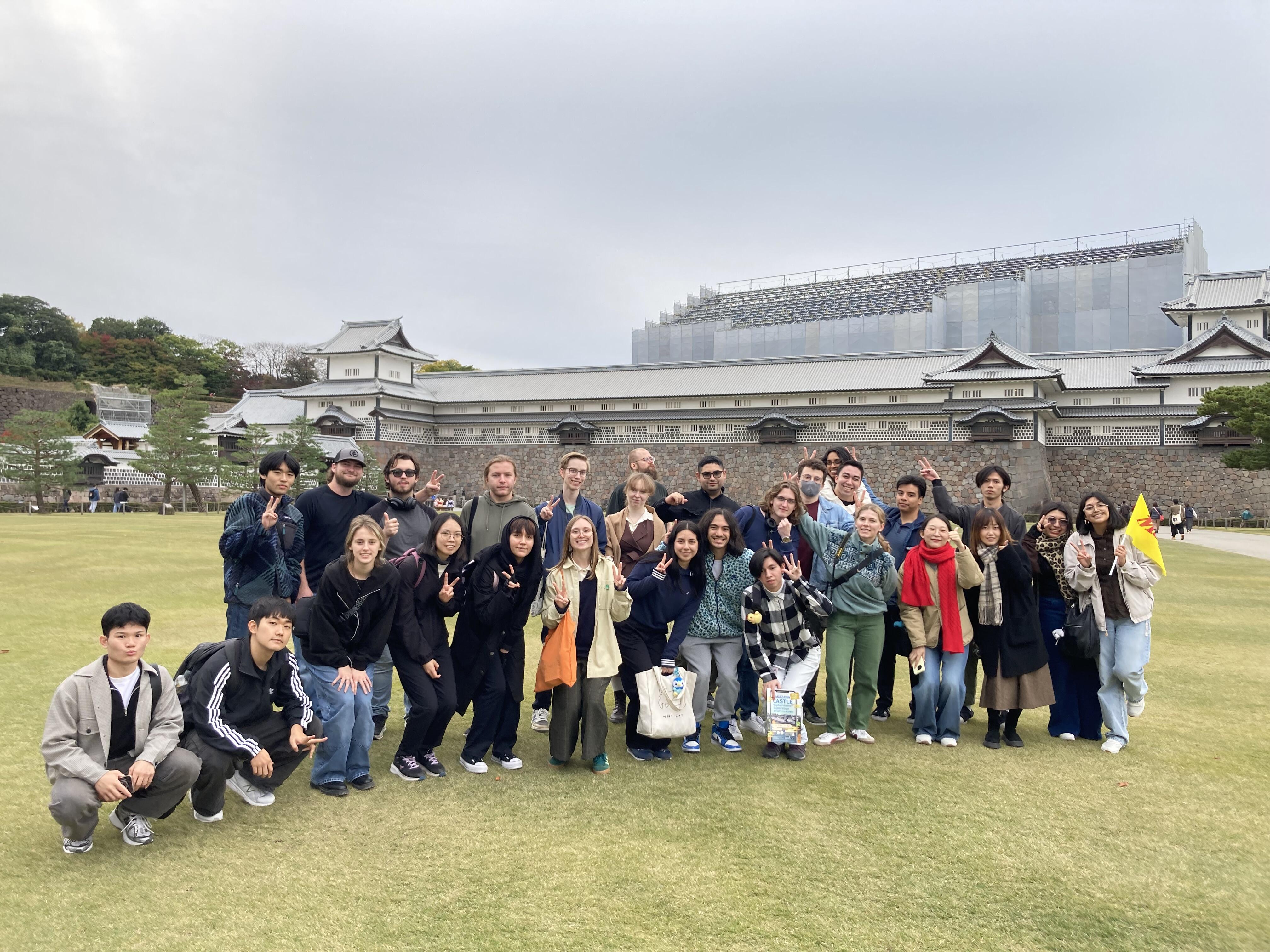 金沢城公園での集合写真