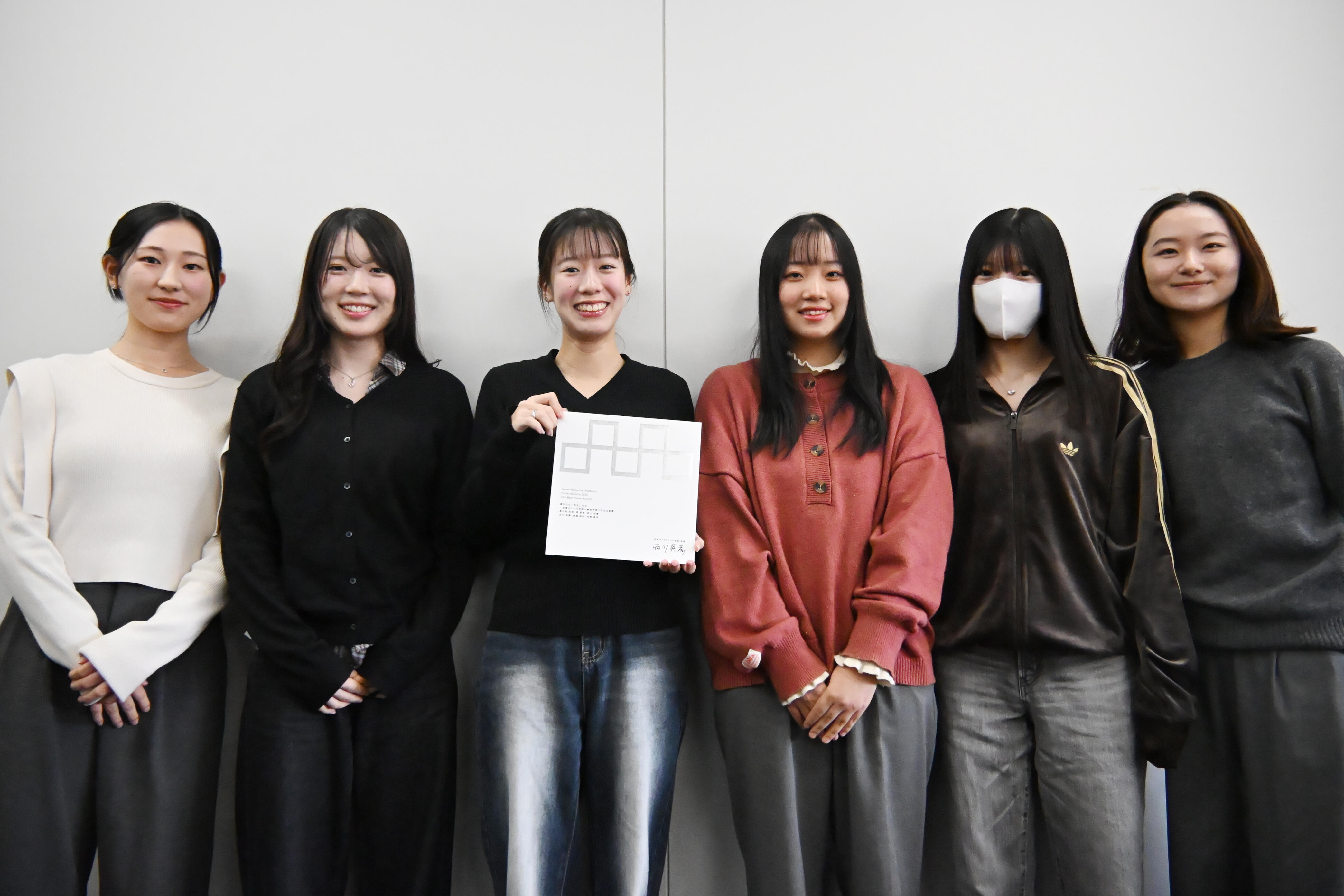 左から　古川さん、野崎さん、高比良さん、内野さん、坂上さん、原さん