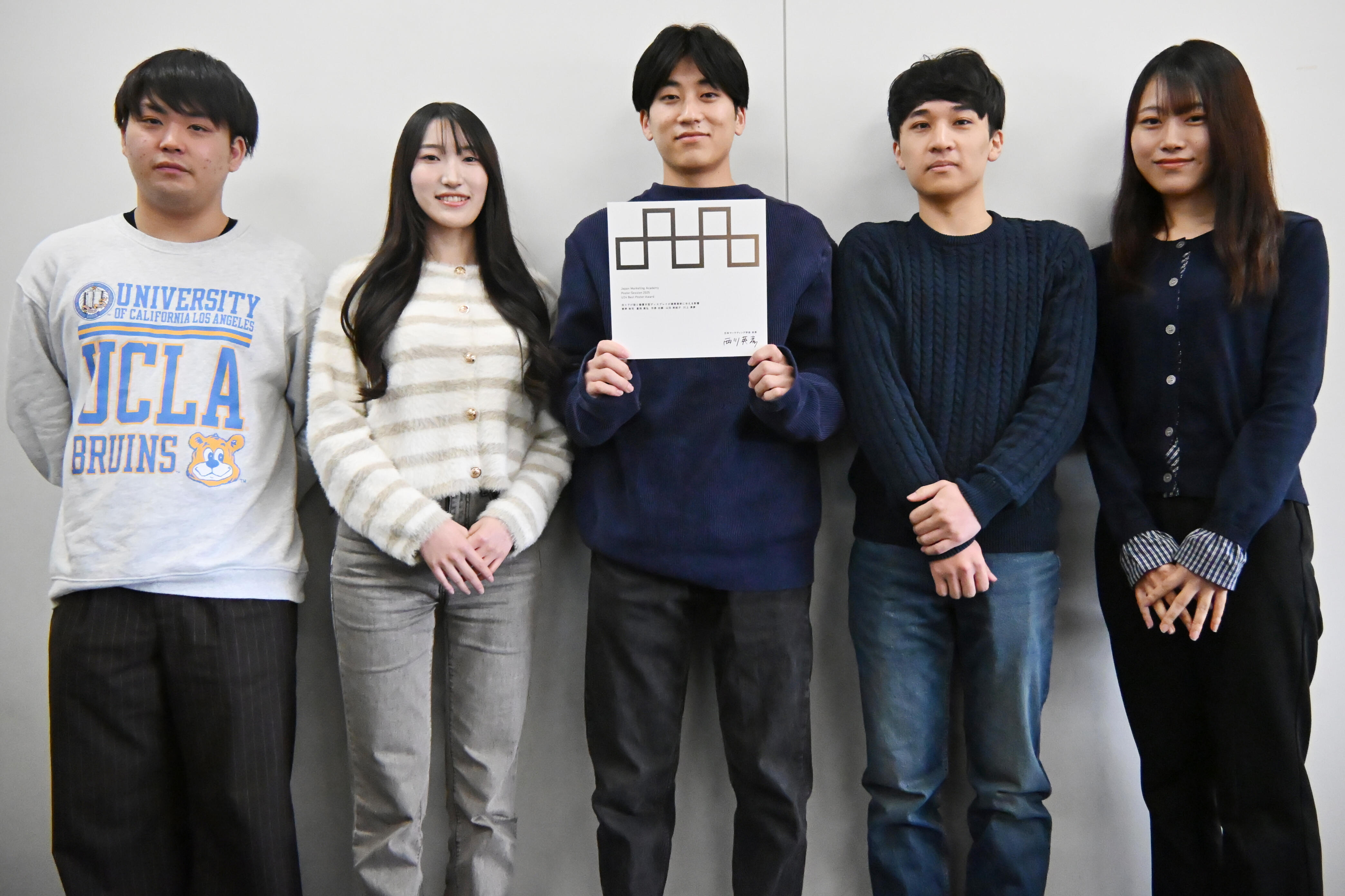 左から　川上さん、山田さん、東野さん、富岡さん、市原さん