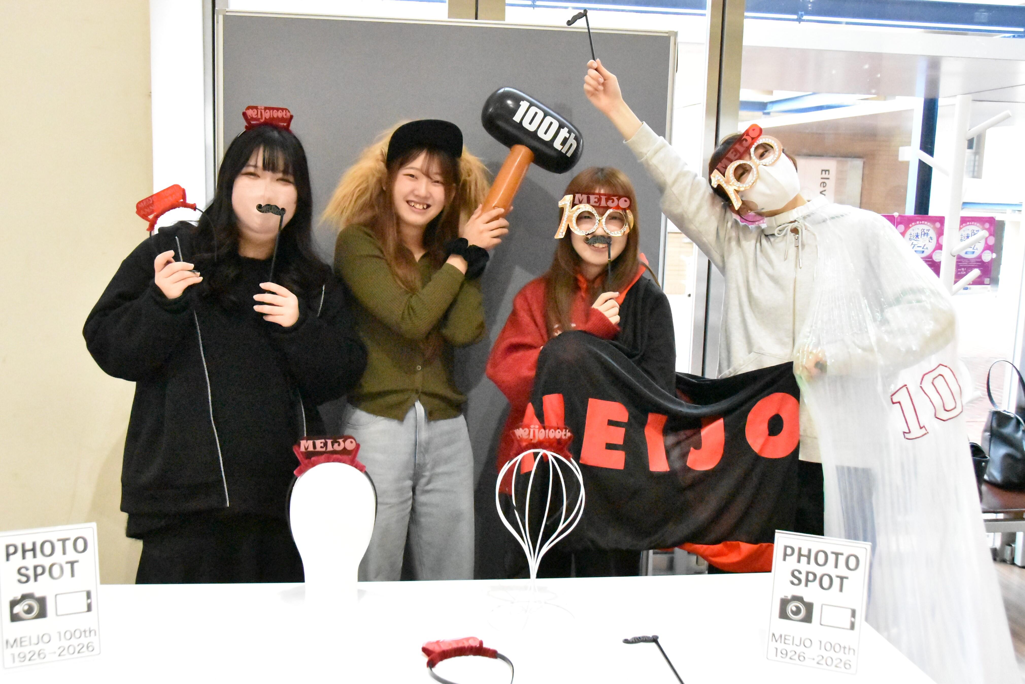 100周年をコスプレでお祝い