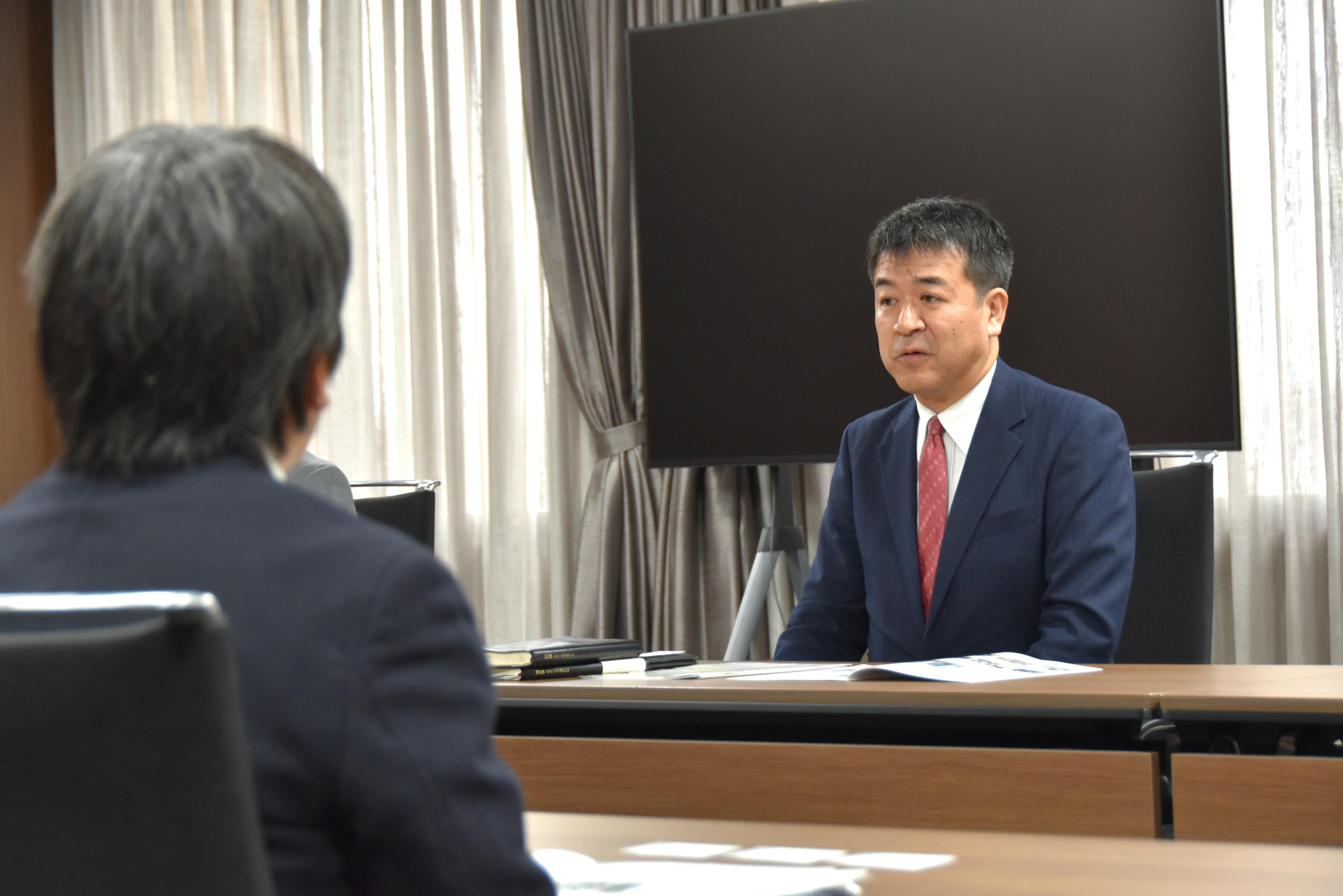 JICAの事業を紹介する上町所長