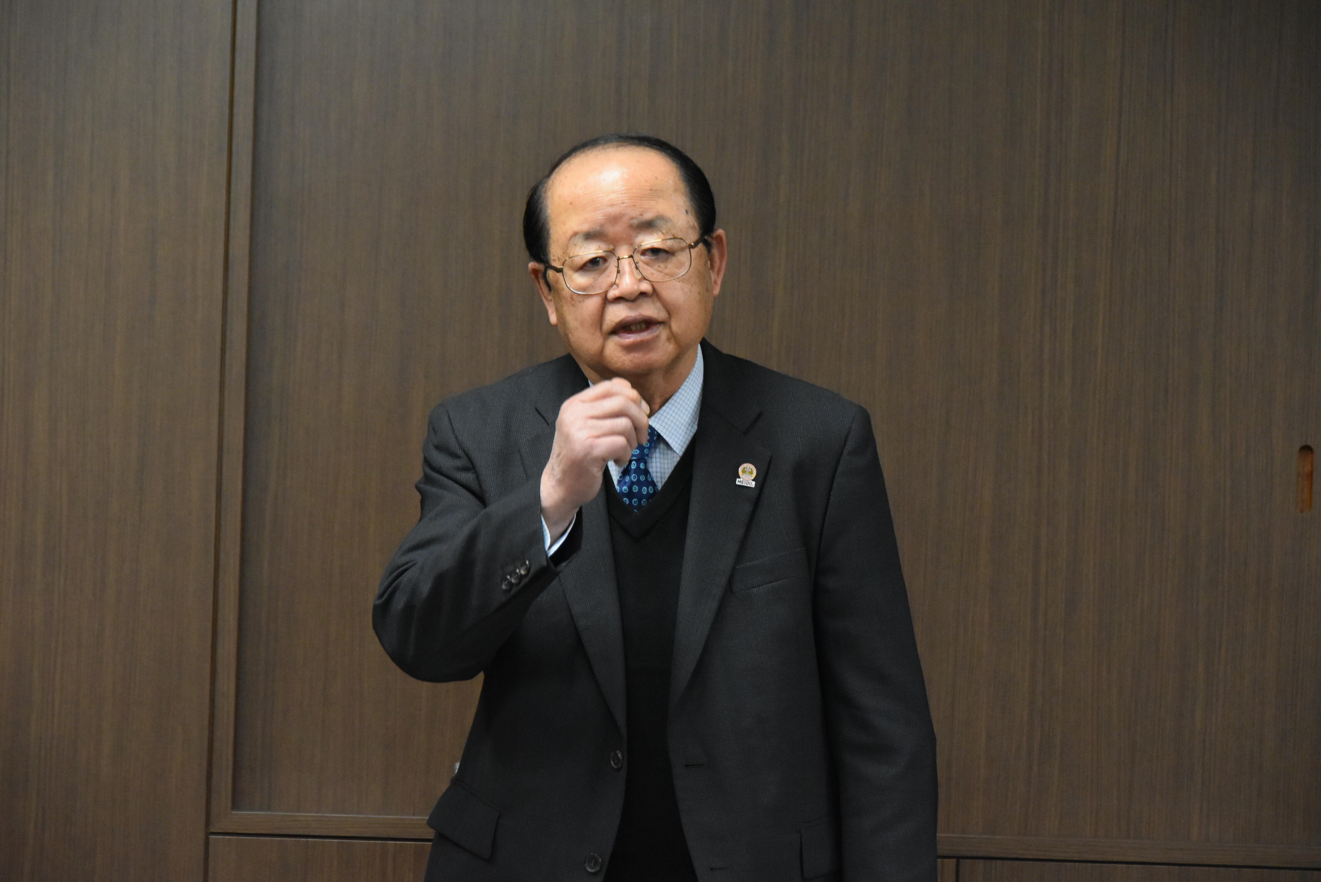 総評を述べる立花理事長