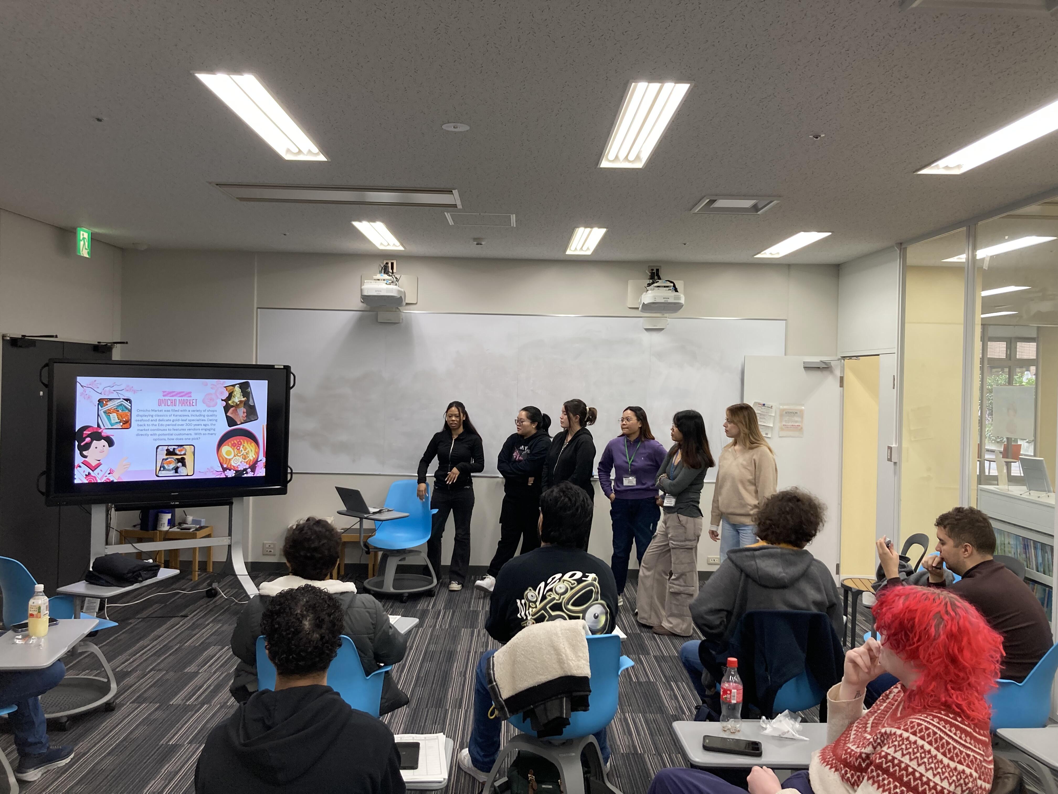 事後研修でのグループごとの発表の様子