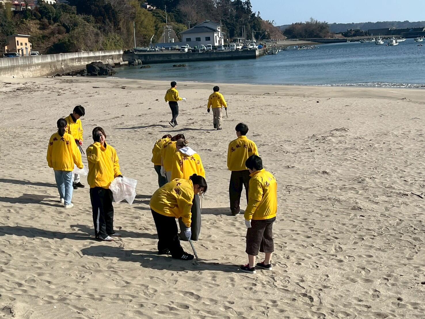 小田の浜の清掃