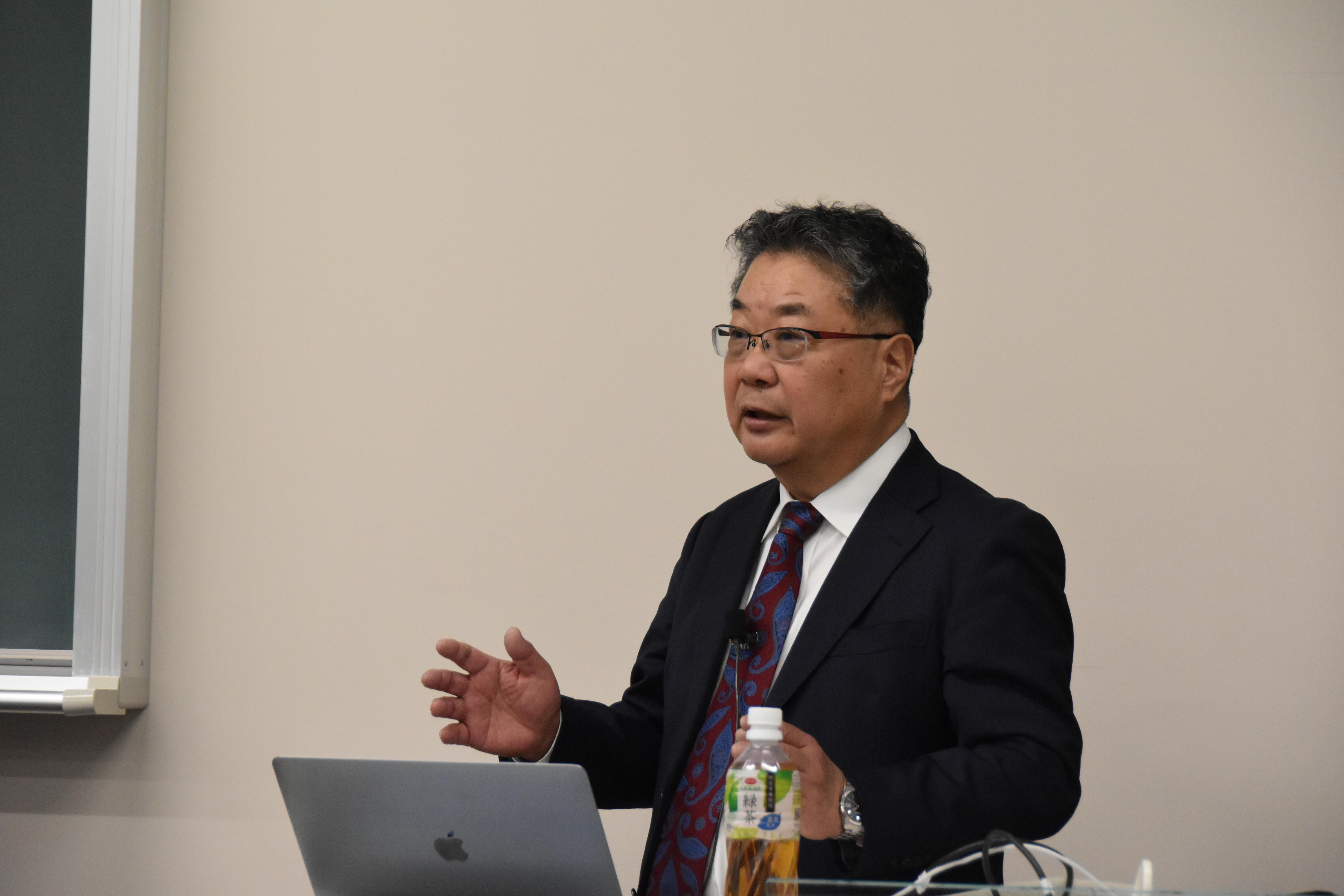 研究への強い気持ちを語る森和俊特任教授