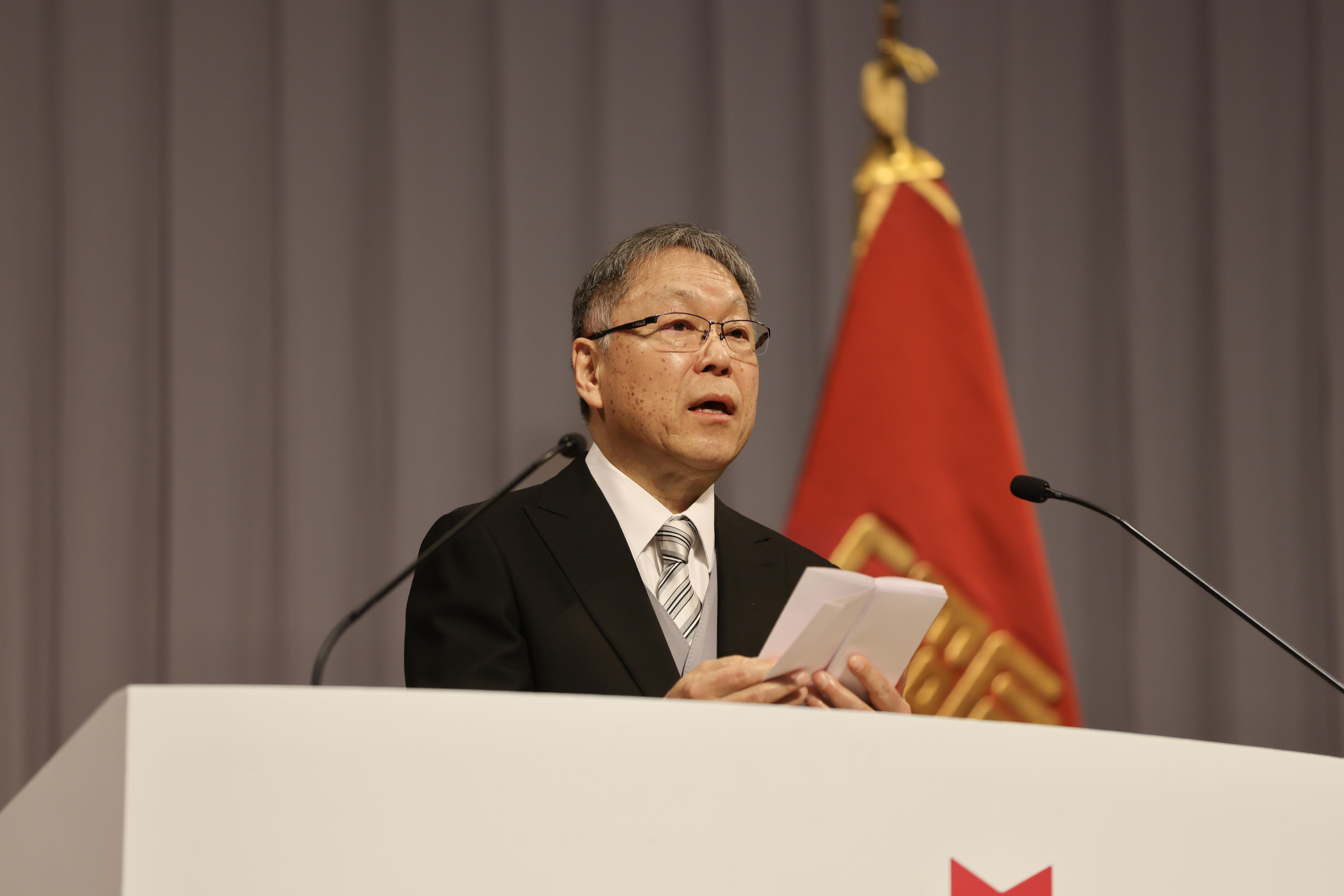 告辞を述べる野口学長