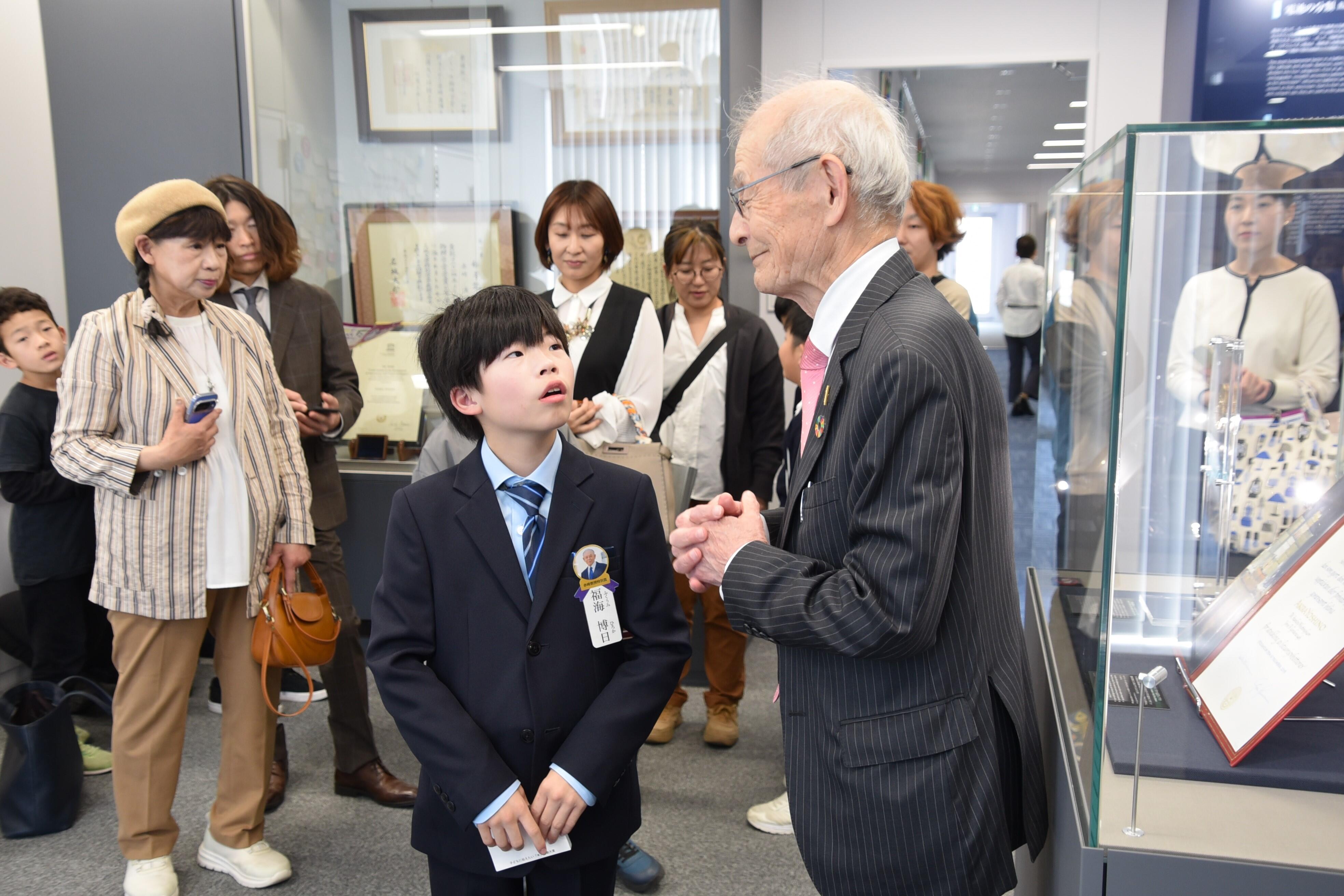 受賞者らから次々と質問