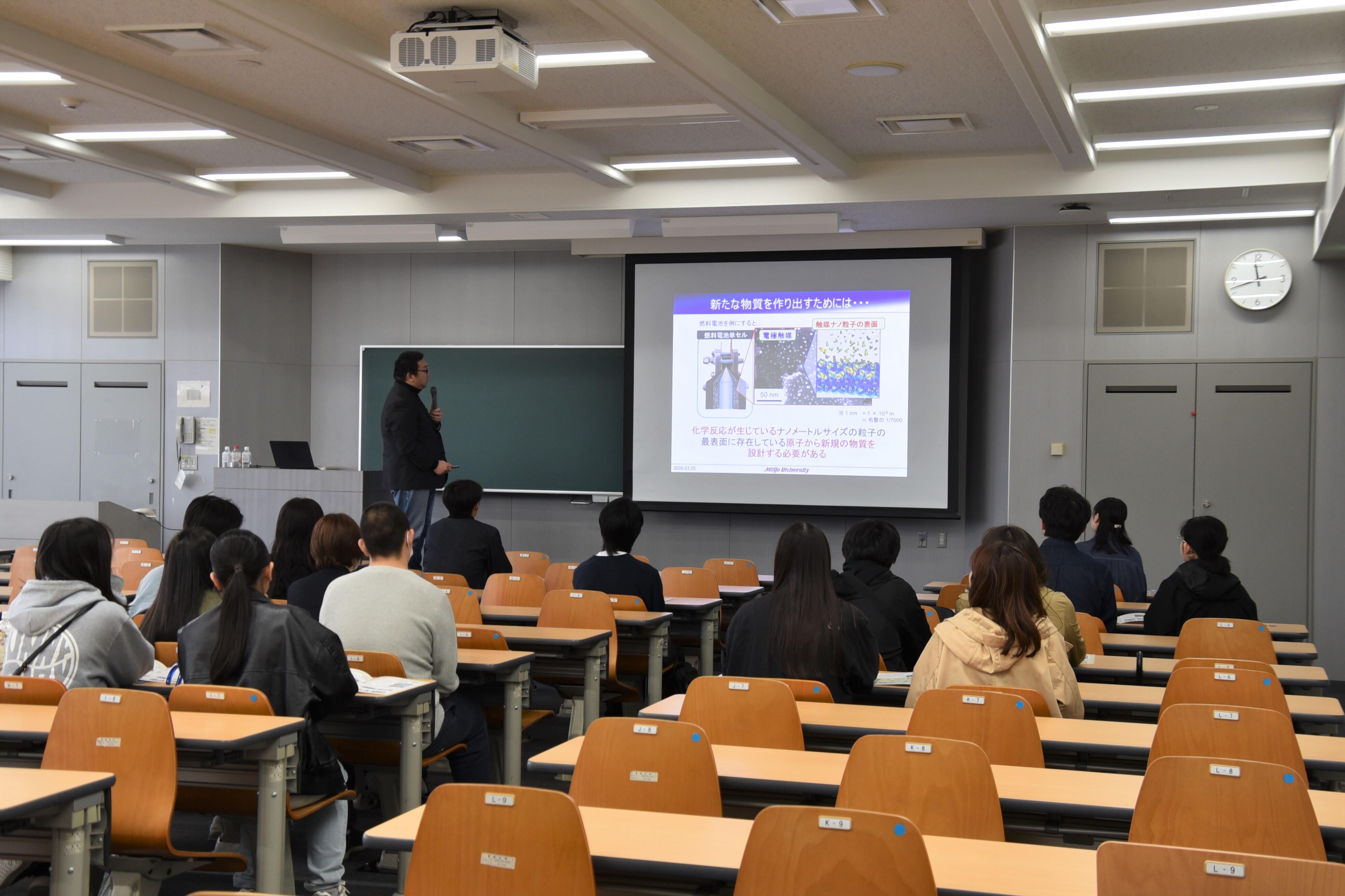 化学・物質学科の学科説明