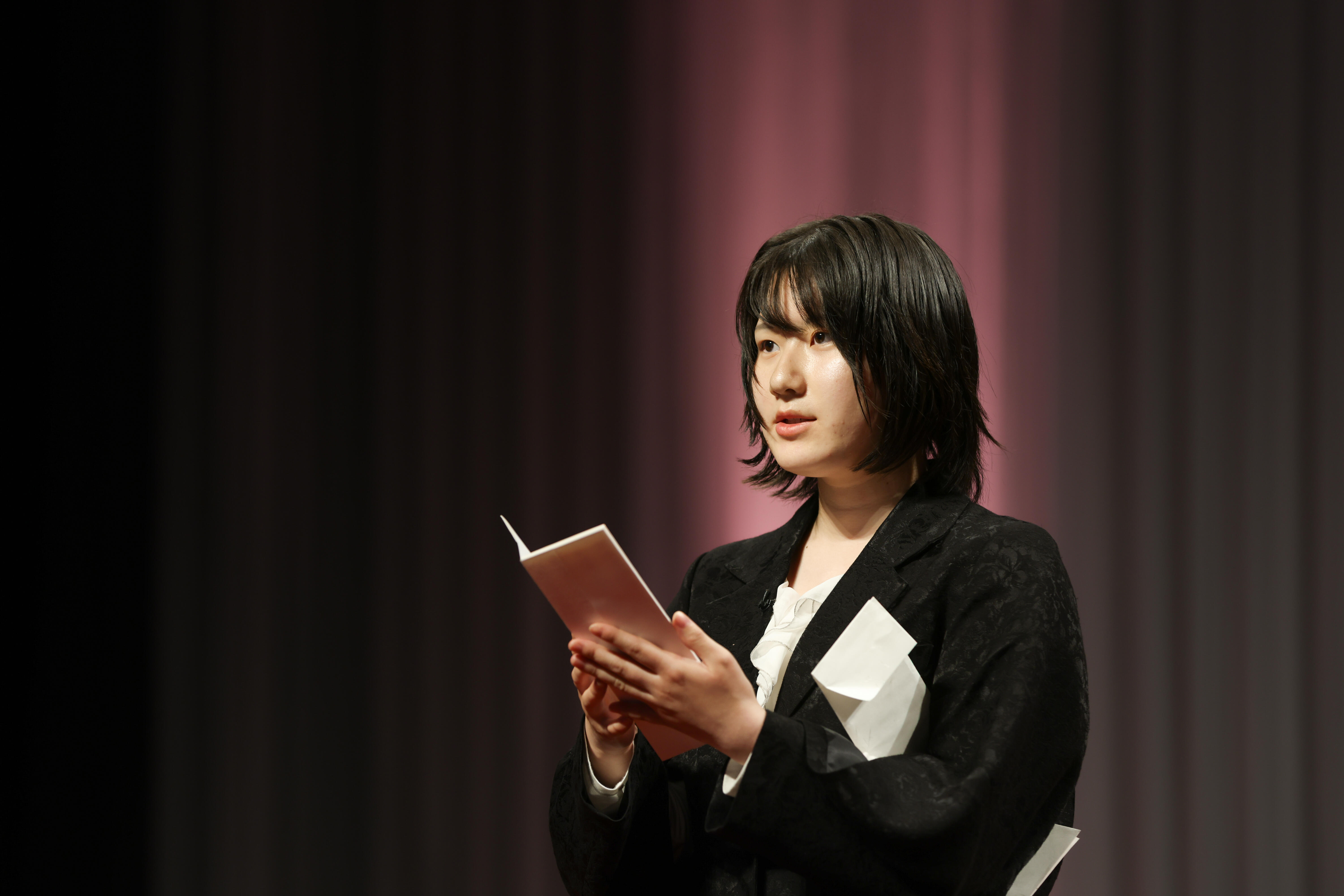 歓迎の辞を述べる久米さん